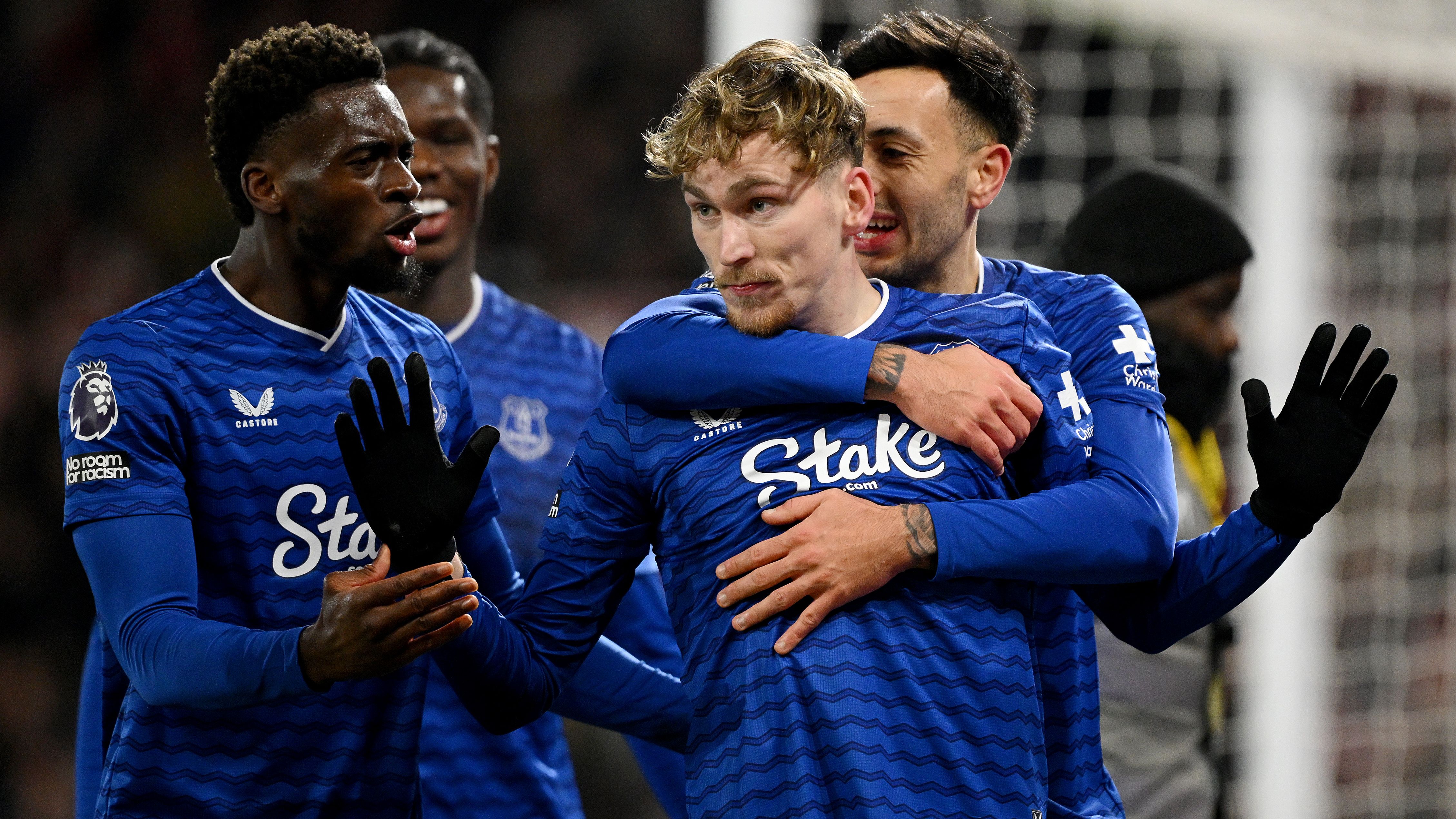 Everton condannato a pagare per violazioni di norme finanzia