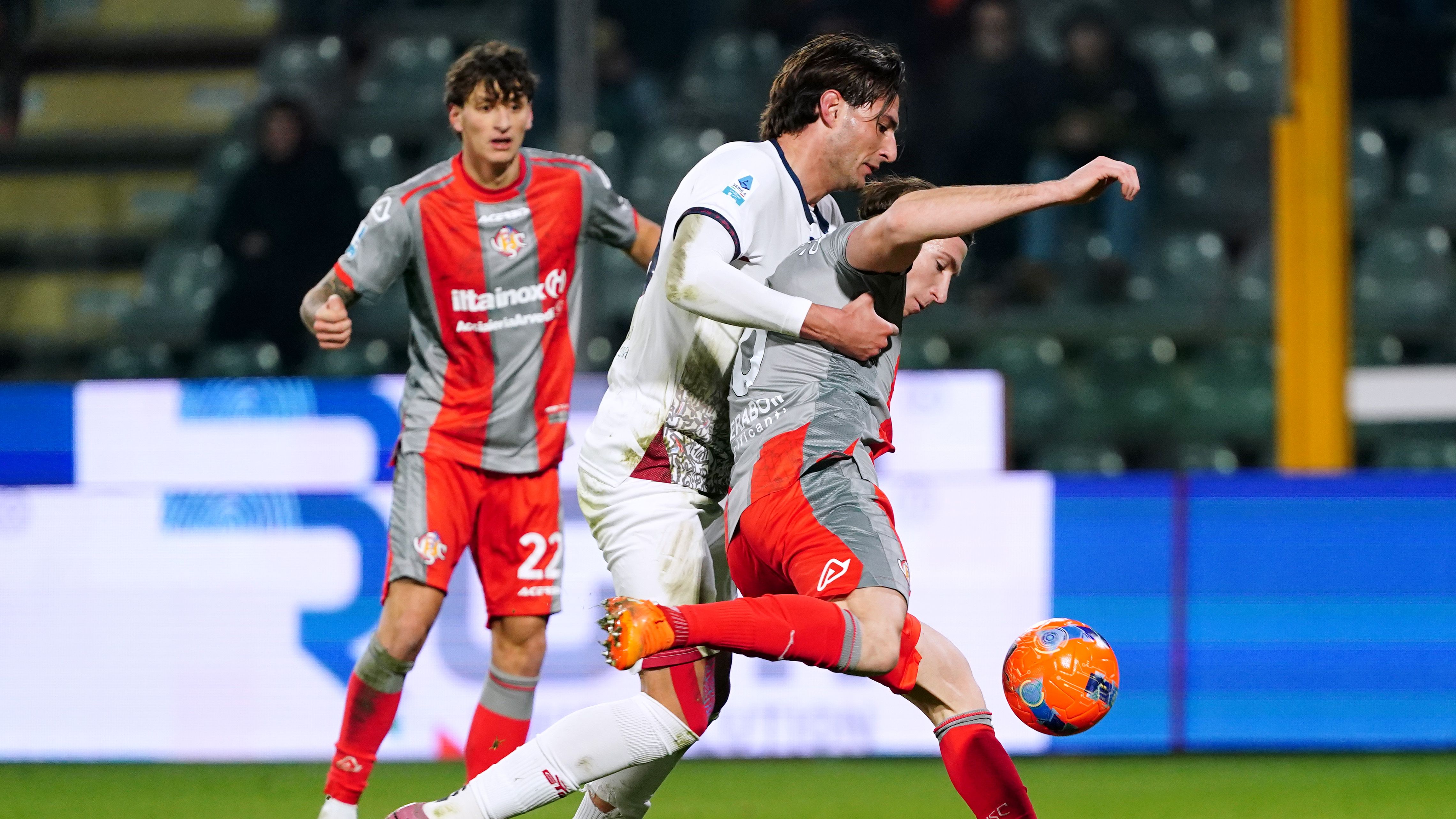 Dove vedere Cagliari-Cremonese: canale tv, diretta streaming, formazioni