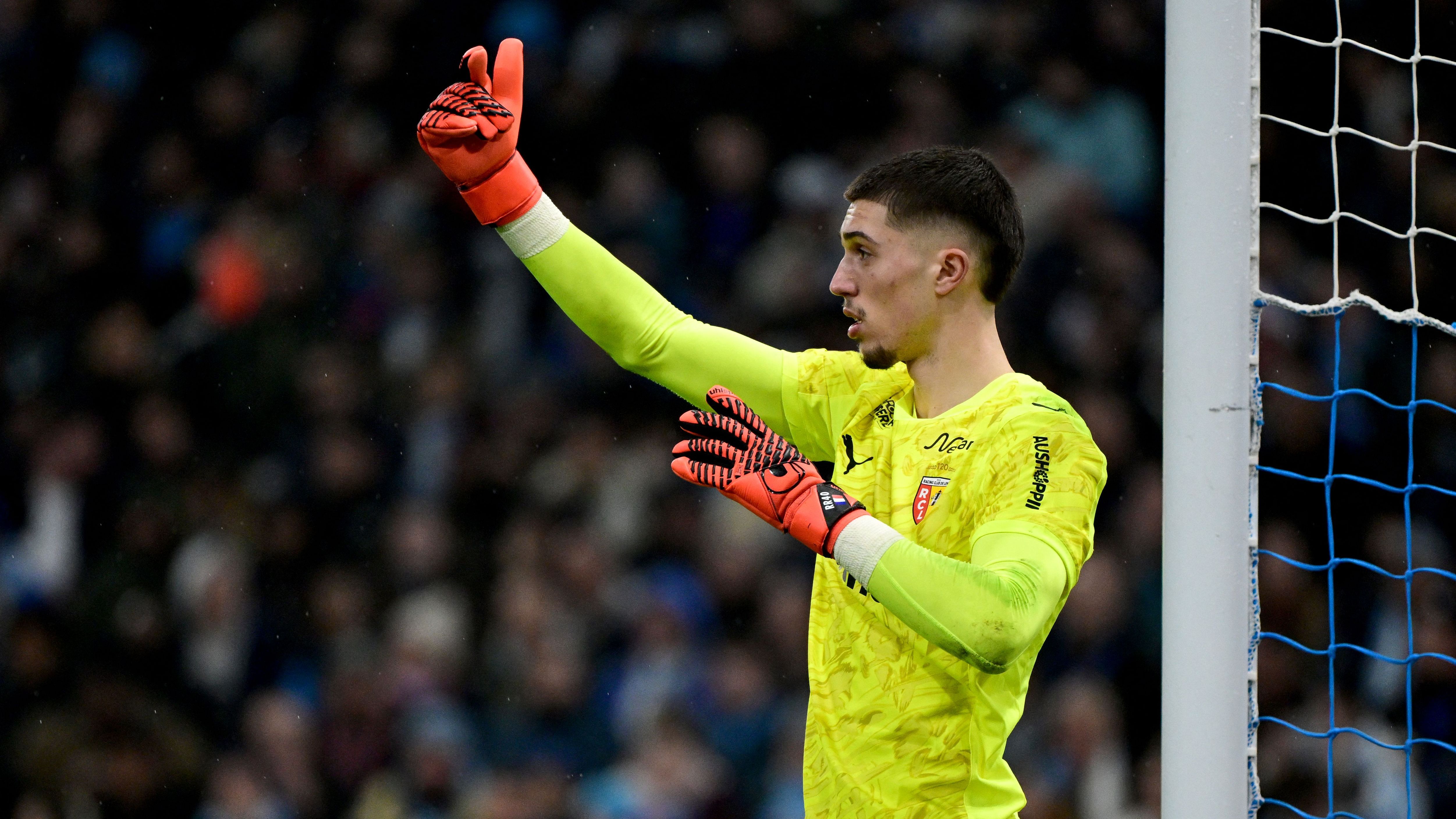 Inter su Robin Risser del Lens, è l'alternativa a Vicario del Tottenham