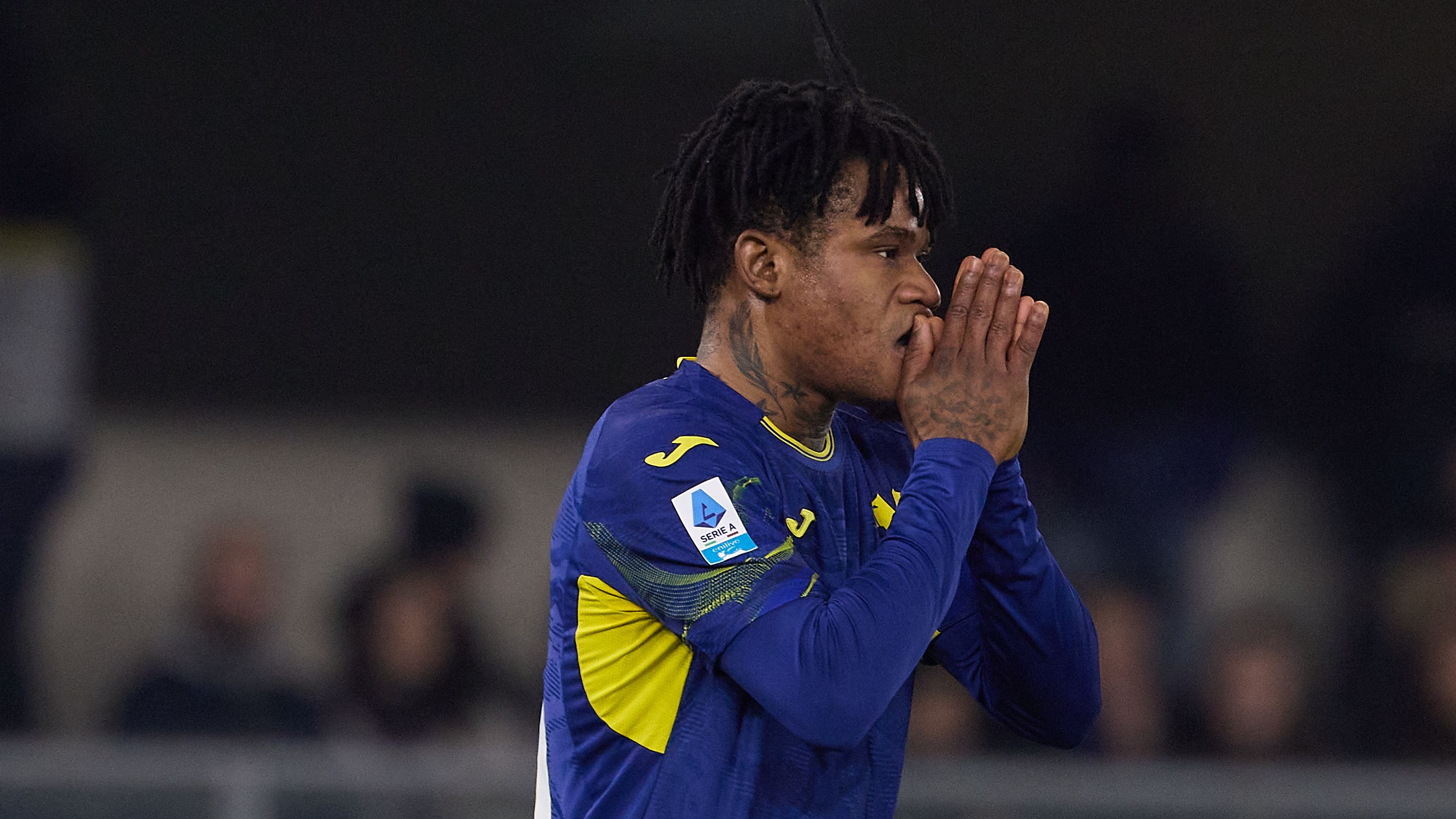 Verona, lite furibonda e mani addosso tra Orban e un tifoso dopo la sconfitta contro il Milan: la ricostruzione