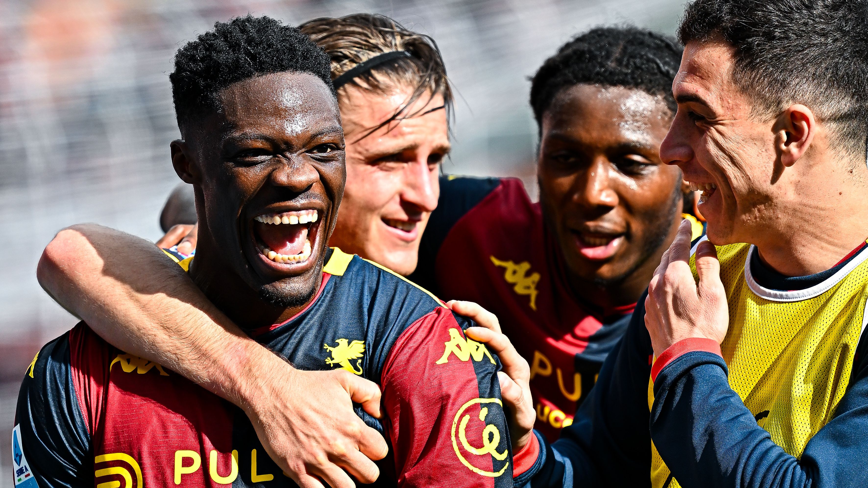 Genoa, Ekuban: "De Rossi mi urla che sono uno scandalo del calcio. Ci ha accesi in vista della Juve"