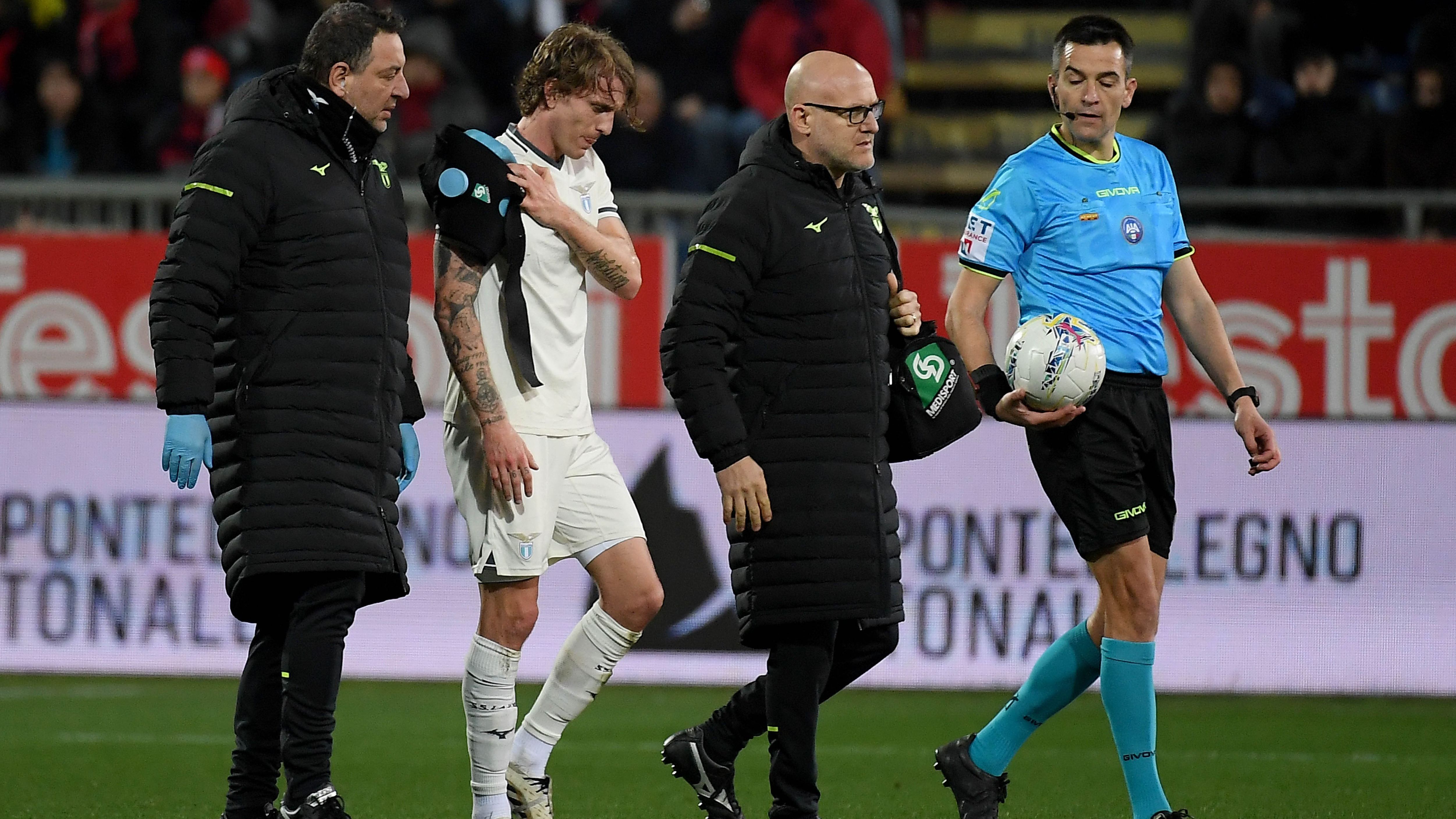 Lazio, Rovella si ferma di nuovo al rientro da titolare: problema alla spalla, le sue condizioni