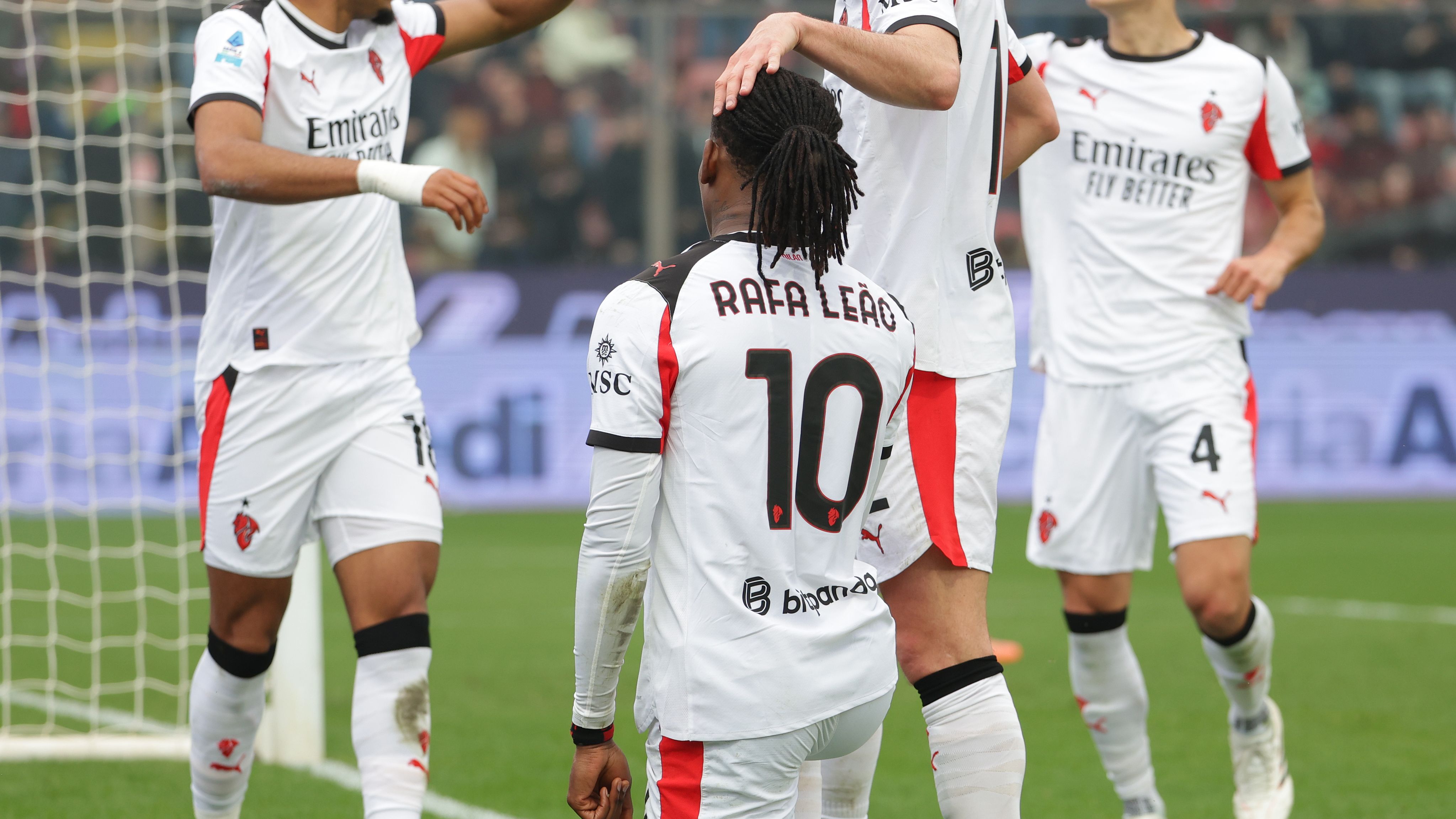 Milan, il passaggio al tridente è stata la svolta a Cremona ma Allegri non si fida in vista del derby: dibattito acceso