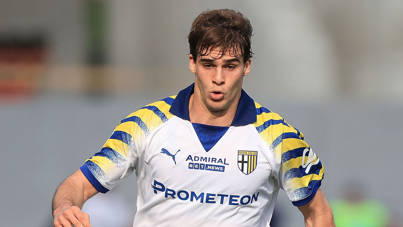 Benjamin Cremaschi in azione con la maglia del Parma