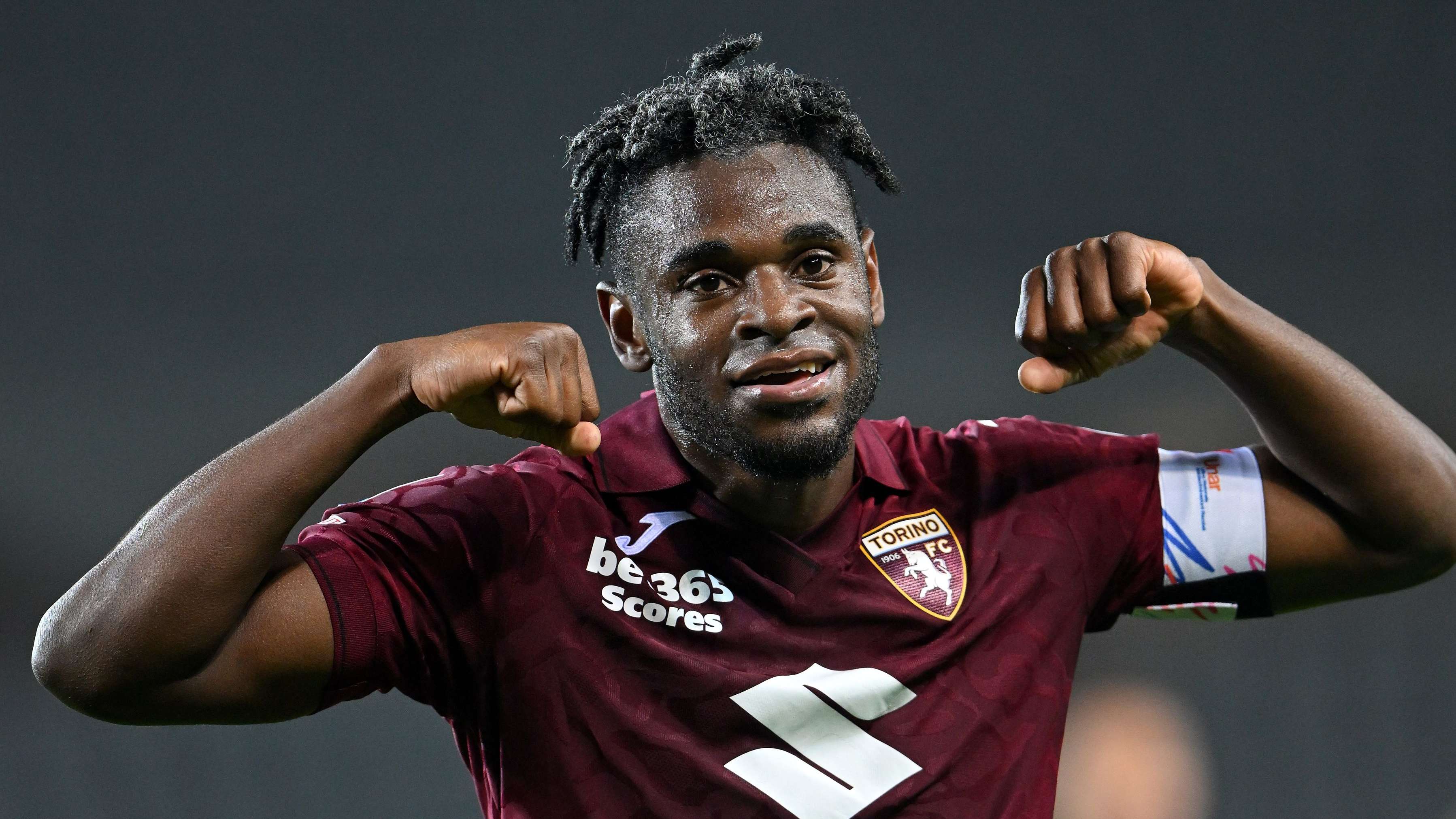 https://assets.calciomercato.com/images/v3/getty-2265851209/crop/MM5DGNJZGY5DEMBSGM5G433XMU5DAORTGE2Q====/GettyImages-2265851209.jpg?quality=60&auto=webp&format=pjpg Duvan Zapata rinnova con il Torino: la nuova scadenza