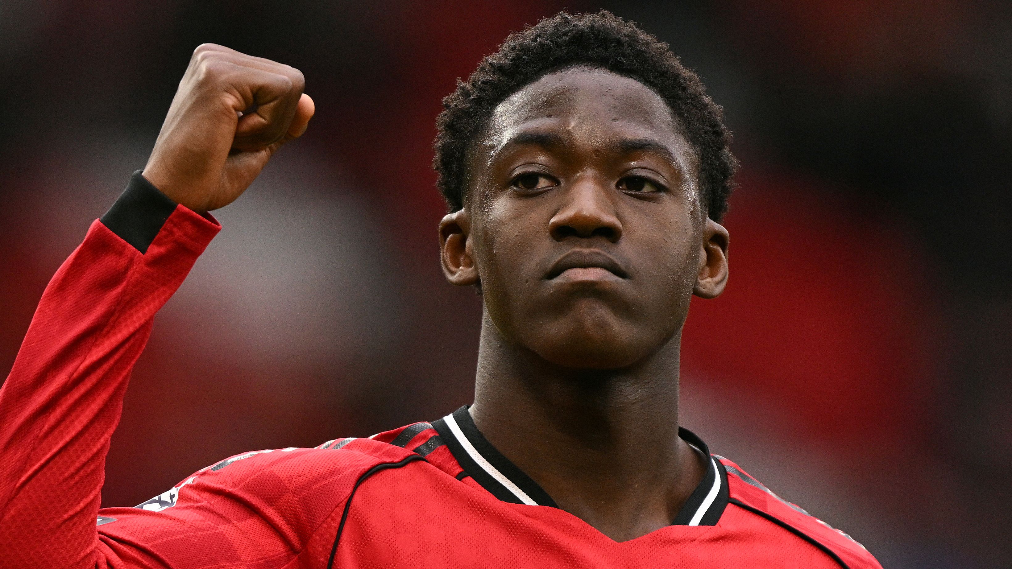Il Manchester United vince il big match con il Liverpool e si qualifica alla prossima Champions League: decisivo il gol di Mainoo