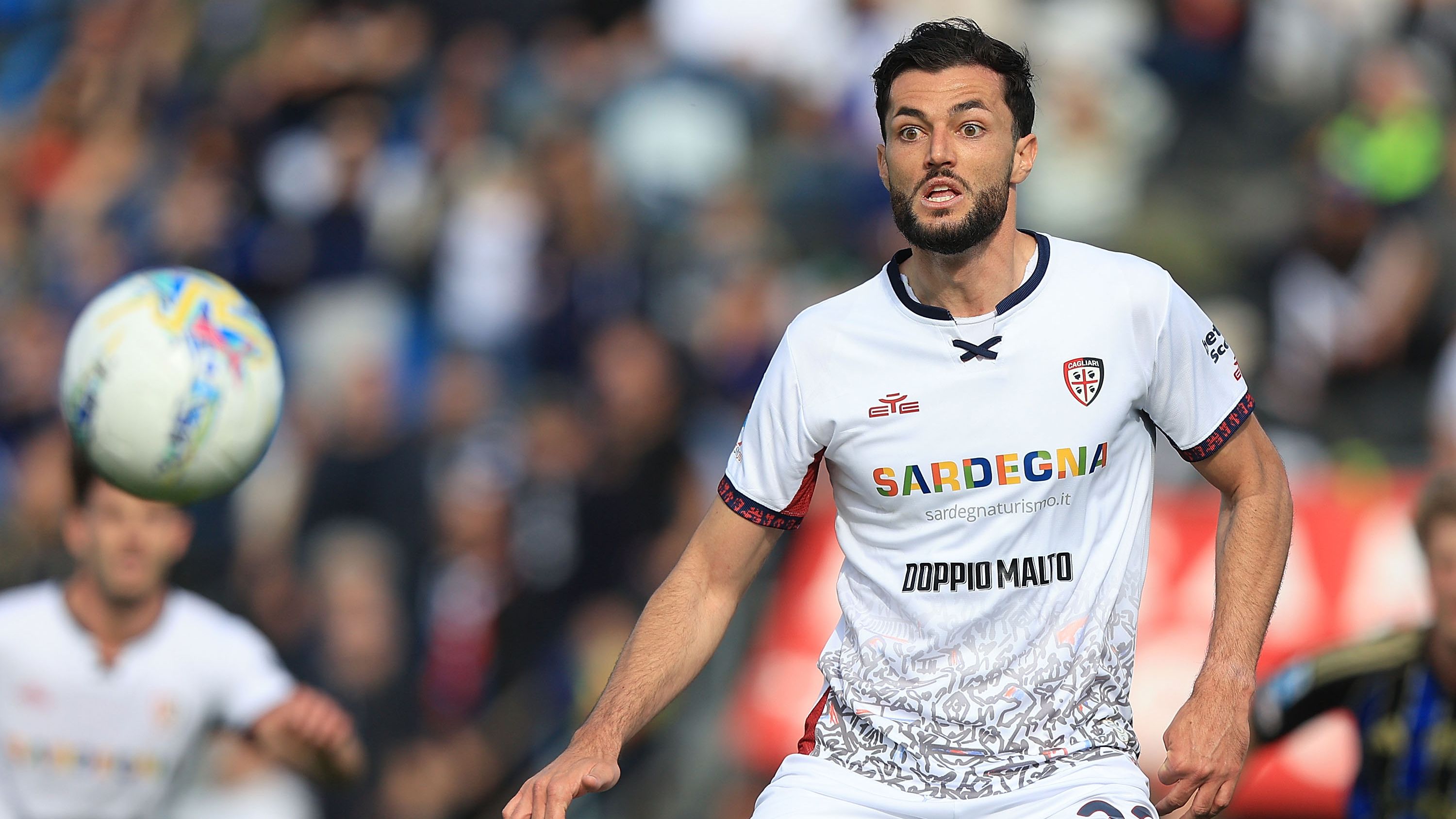Accusato di razzismo verso Keinan Davis, il difensore del Cagliari Dossena replica: 