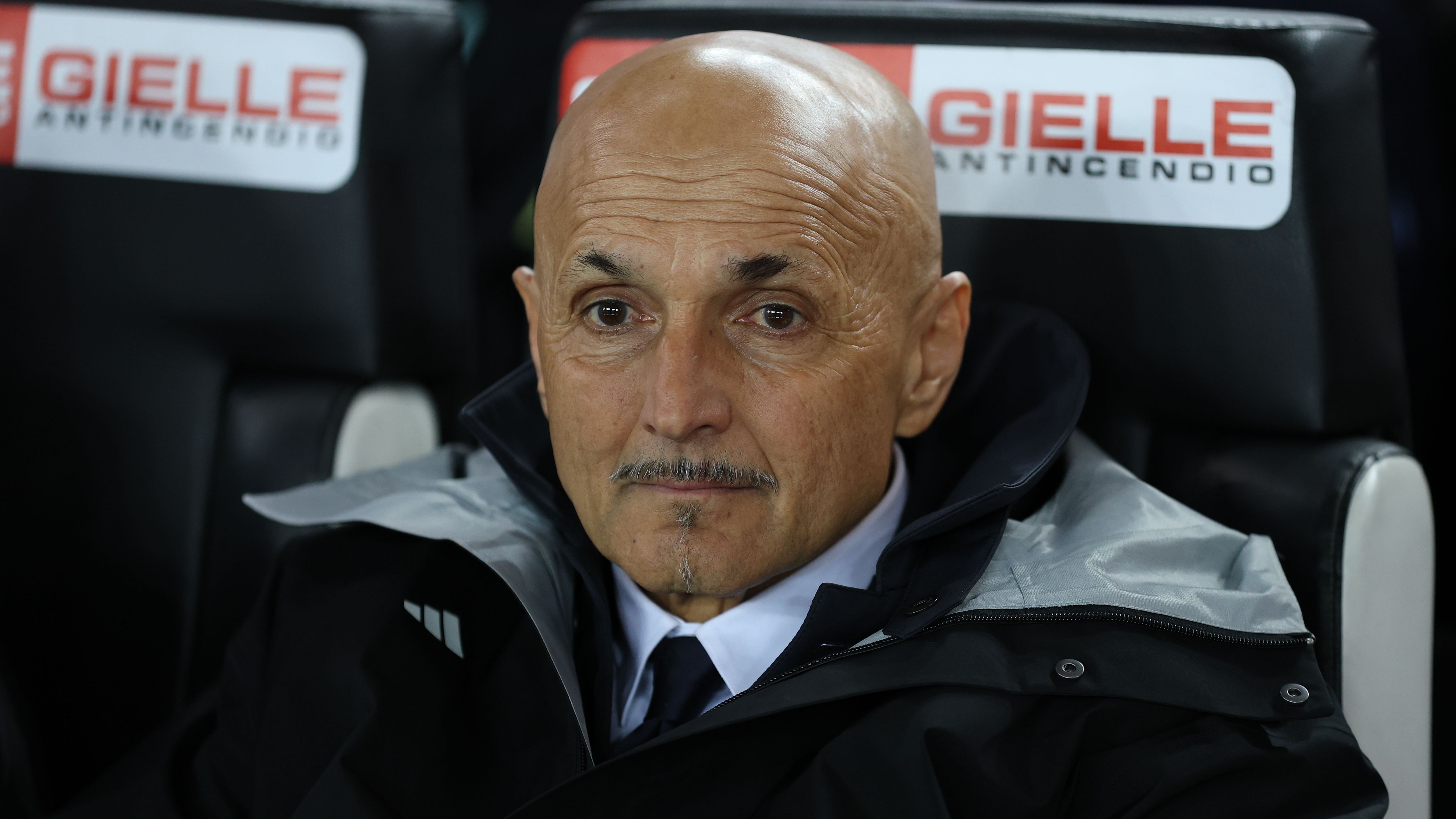 Juve, Spalletti: "Yildiz dalle 9? Non ha ancora l’arte dell’uomo che lo bacchetta da dietro". Poi il siparietto con Marocchi su Cambiaso: "Se dà retta a te, non gioca più" Juve, Spalletti: "Yildiz dalle 9? Non ha ancora l’arte dell’uomo che lo bacchetta da dietro". Poi il siparietto con Marocchi su Cambiaso: "Se dà retta a te, non gioca più"