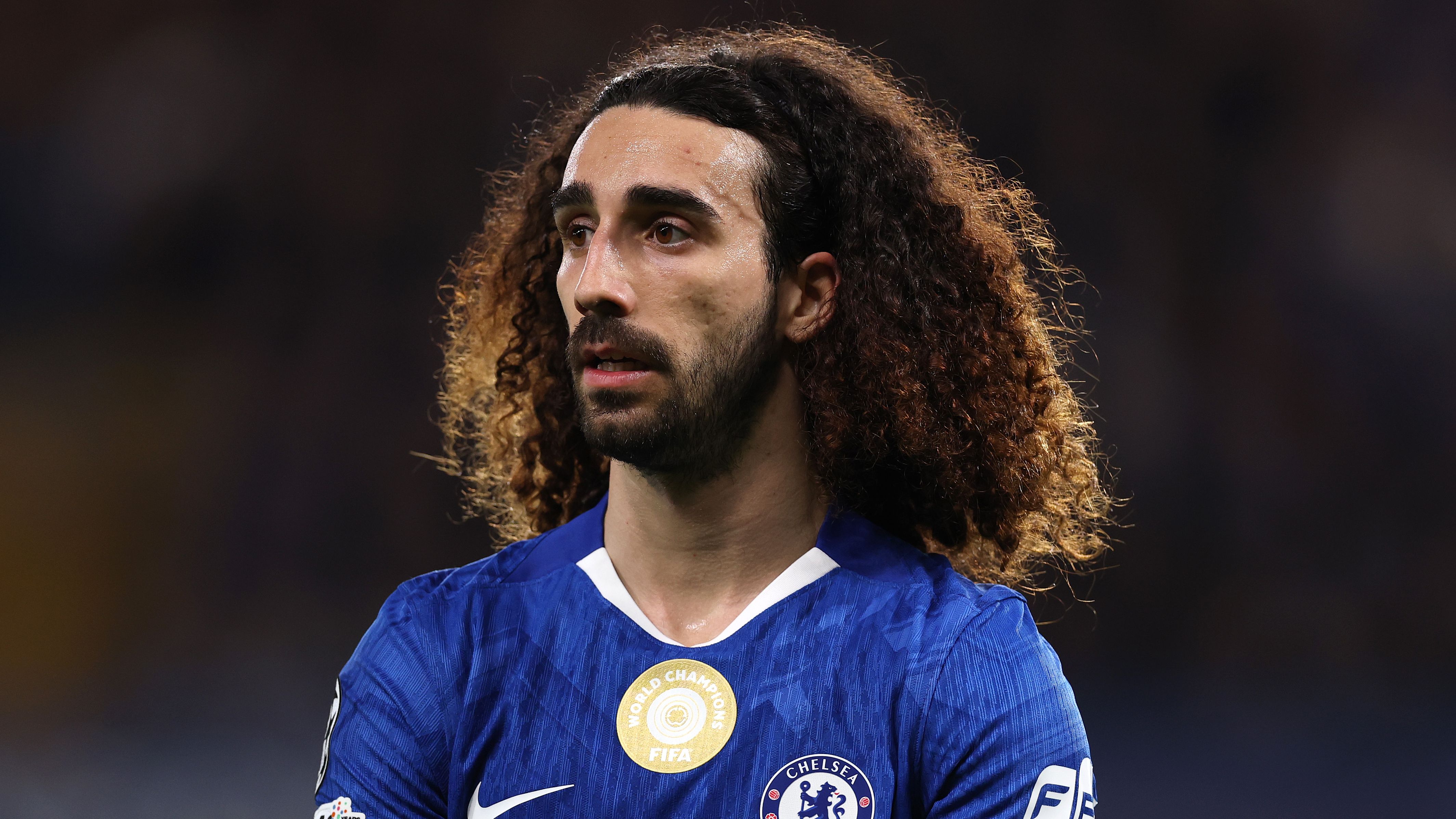 Real Madrid, è ufficiale l’acquisto di Cucurella dal Chelsea. E’ costato 60 milioni di euro, ha firmato fino al 2032 Real Madrid, è ufficiale l’acquisto di Cucurella dal Chelsea. E’ costato 60 milioni di euro, ha firmato fino al 2032