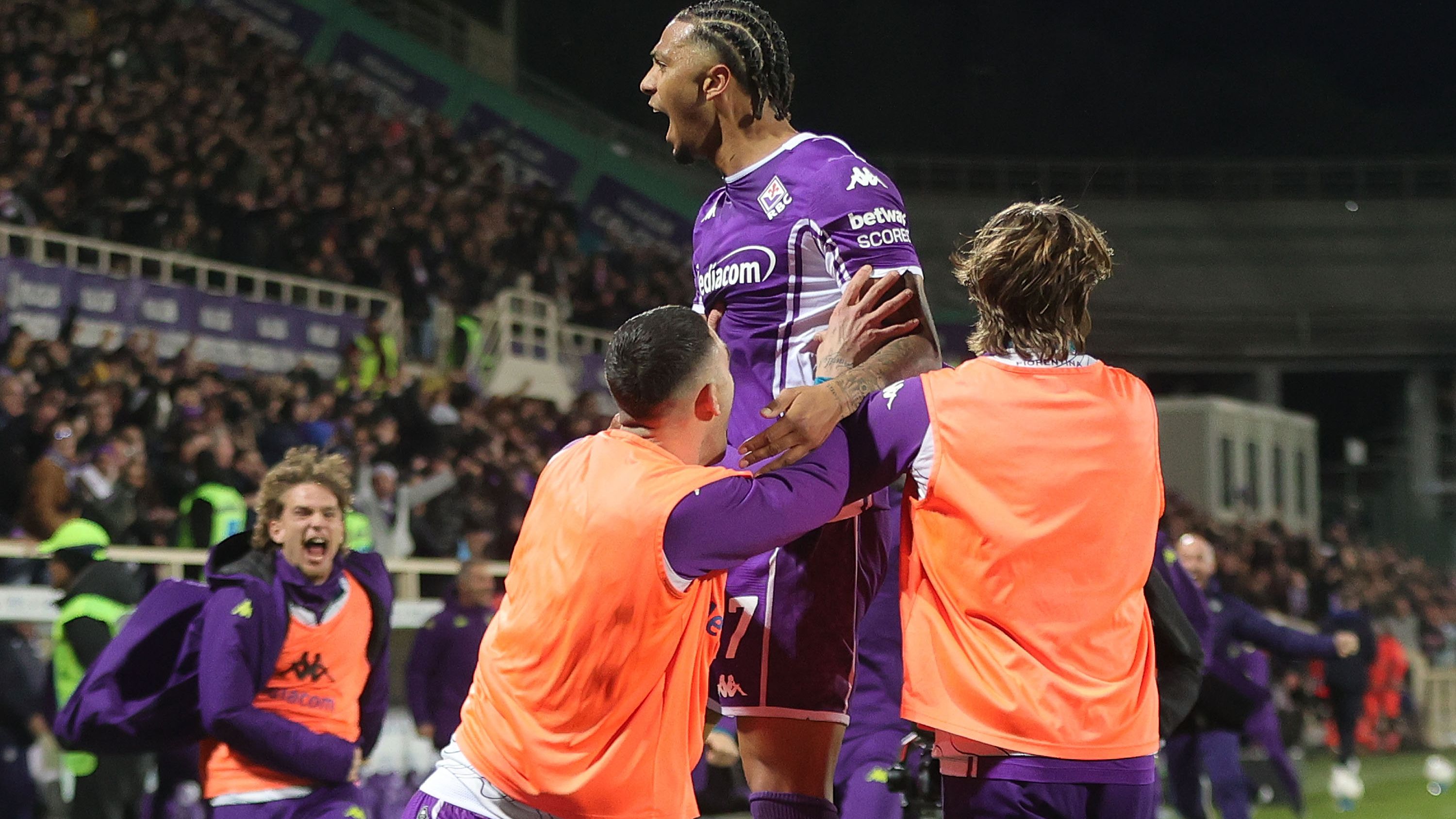 Altro passo falso dell'Inter: terza gara senza vittorie, è 1-1 con la Fiorentina. Milan a -6 e Napoli a -7