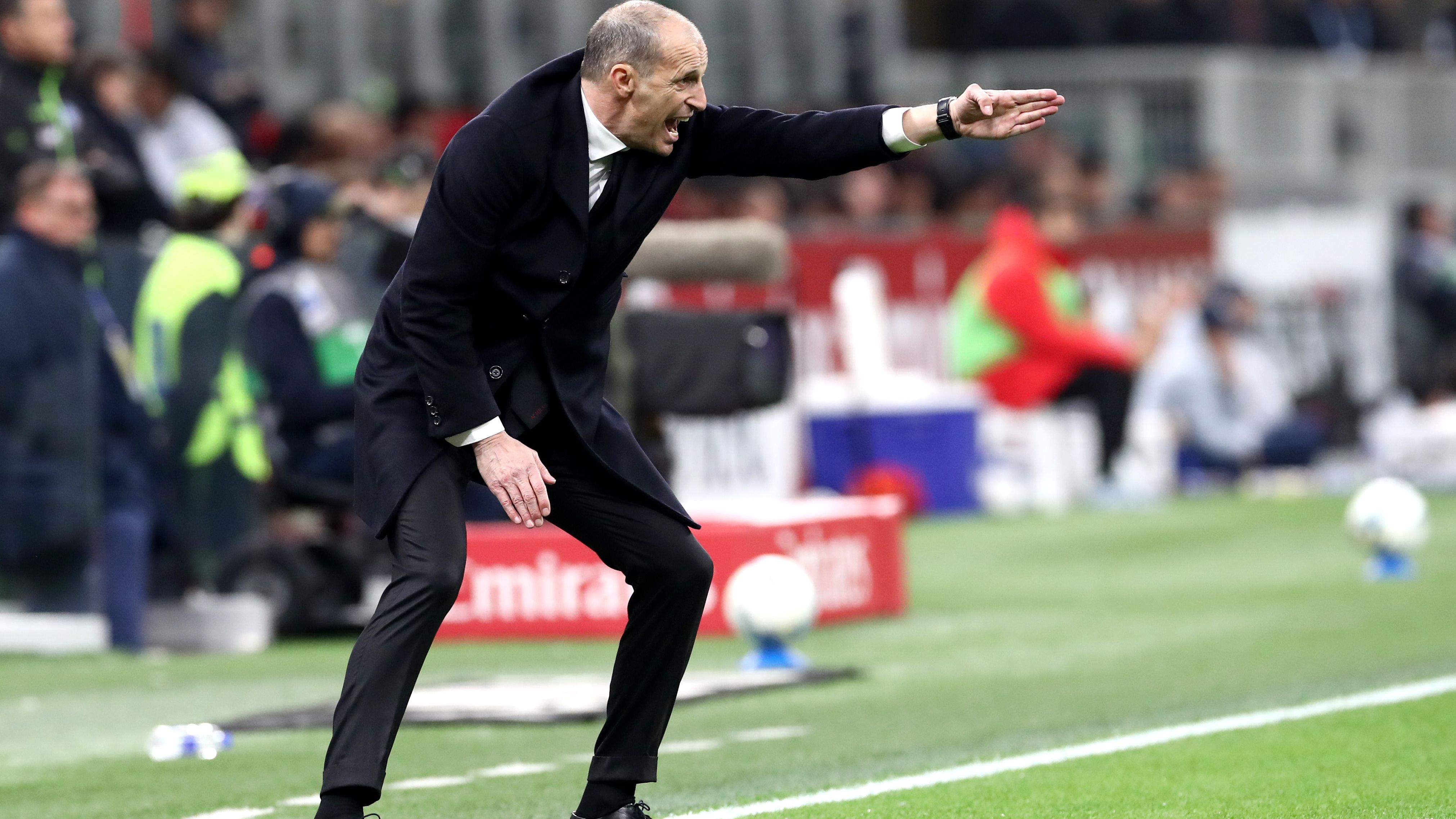 Milan, senti Hernanes: "Il 4-3-3? Allegri riparta da qua, i giocatori hanno perso il fuoco"