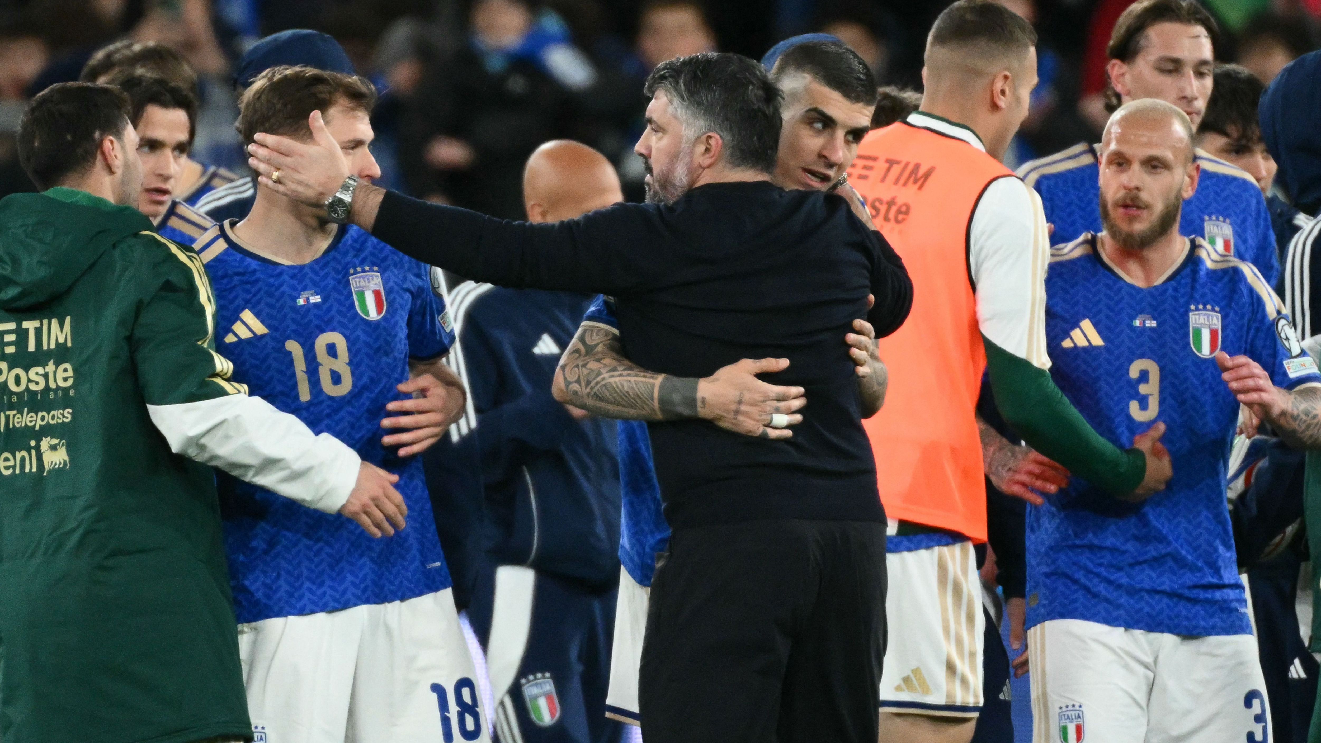 La Repubblica - Italia, i giocatori volevano un premio qualificazione: intervento di Gattuso. Poi la richiesta al ct di rimanere