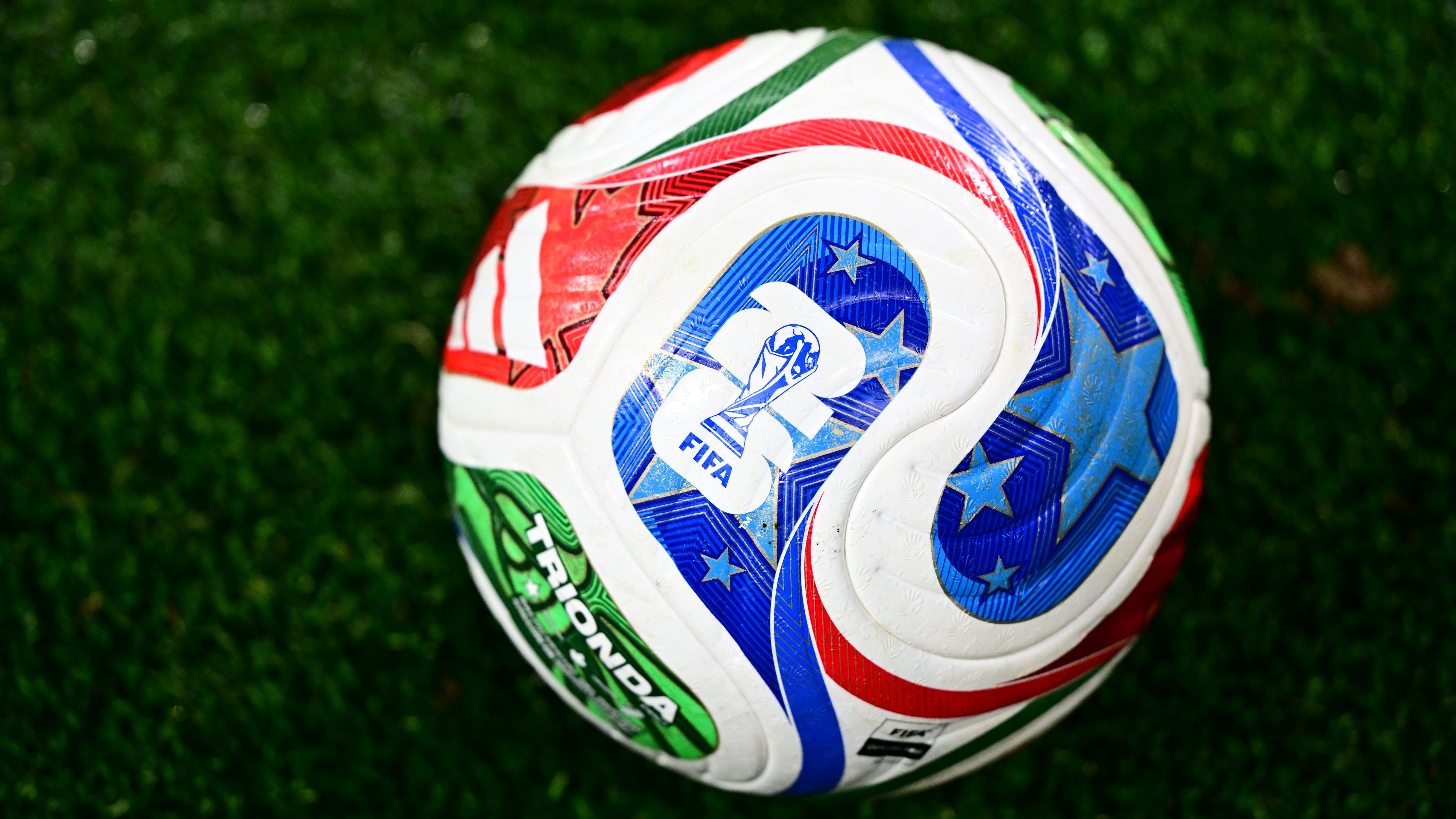 Paura in Croazia-Turchia Under 21: il CT Egemen Korkmaz trasportato in ospedale dopo aver battuto la testa a bordocampo. Partita sospesa per 10 minuti: cos'è successo