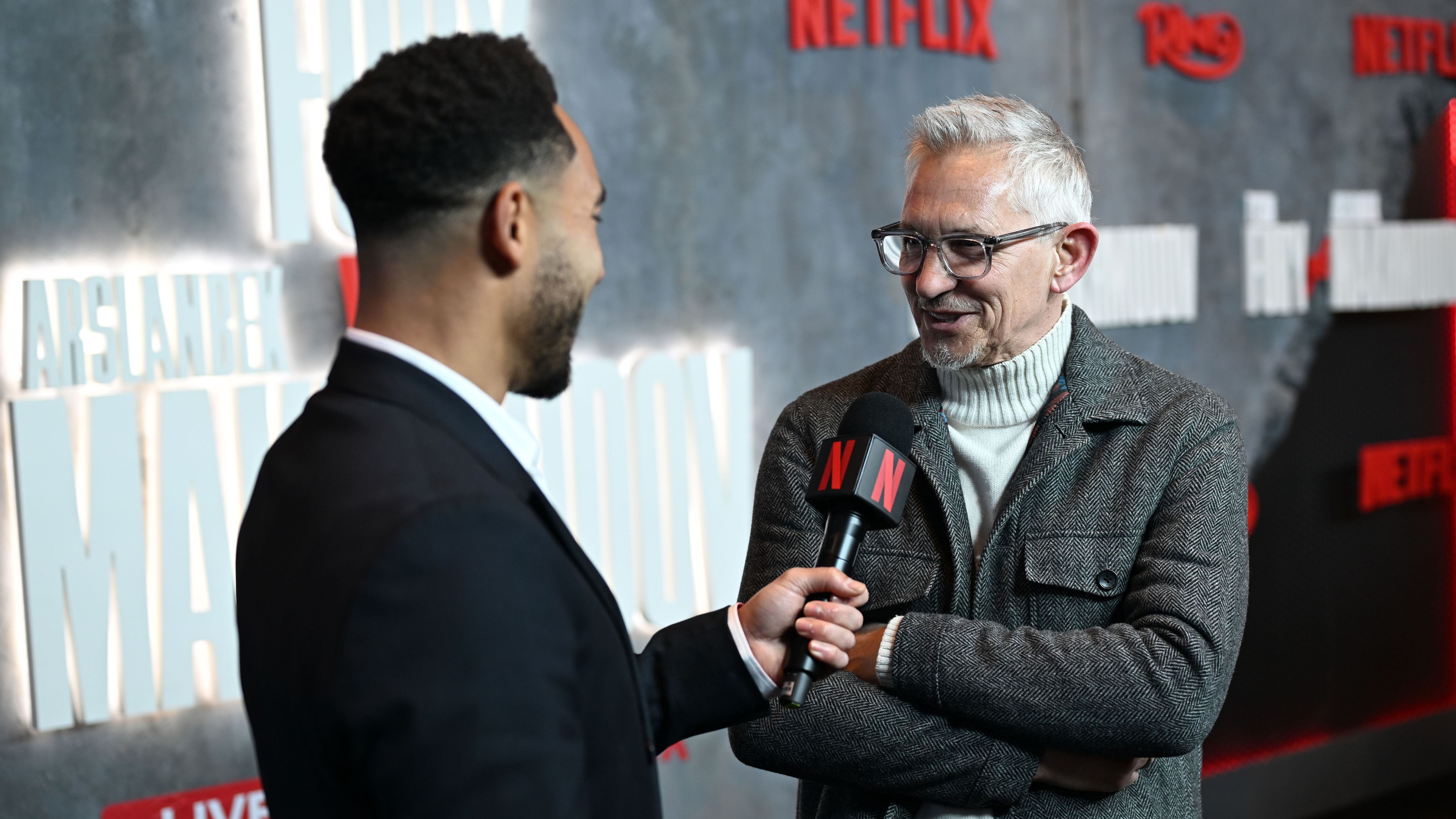 "Chiudi quella c***o di bocca!": Gary Lineker risponde così alla battuta di Micah Richards, che lo ha chiamato "traditore", mentre l’ex conduttore di "Match of the Day" entra nel panel di ITV per i Mondiali 2026