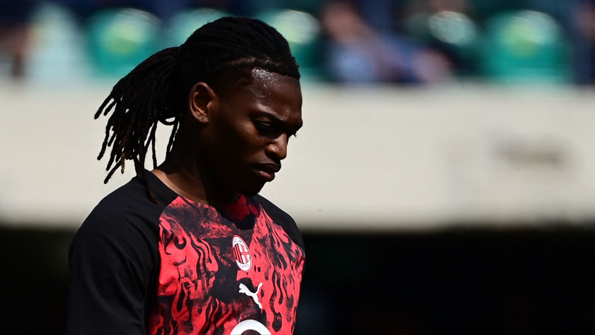 DAZN - Verona-Milan, Leao sostituito si lamenta con il collaboratore di Allegri: 