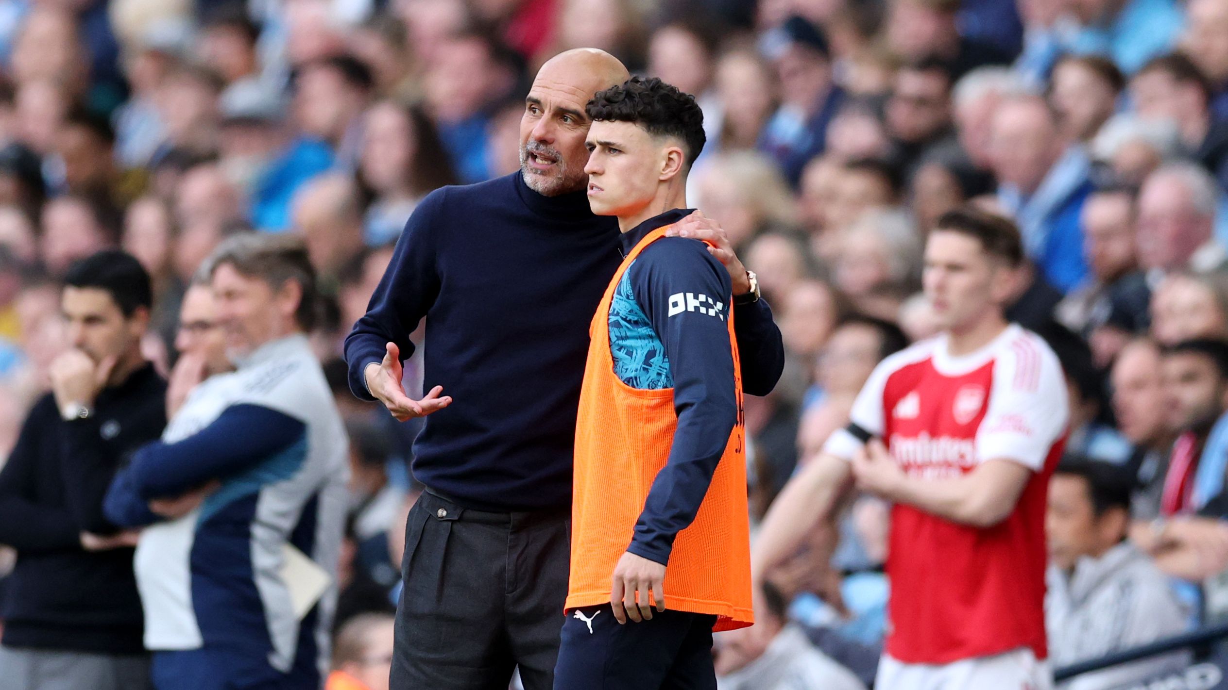 Guardiola abbraccia Foden: 