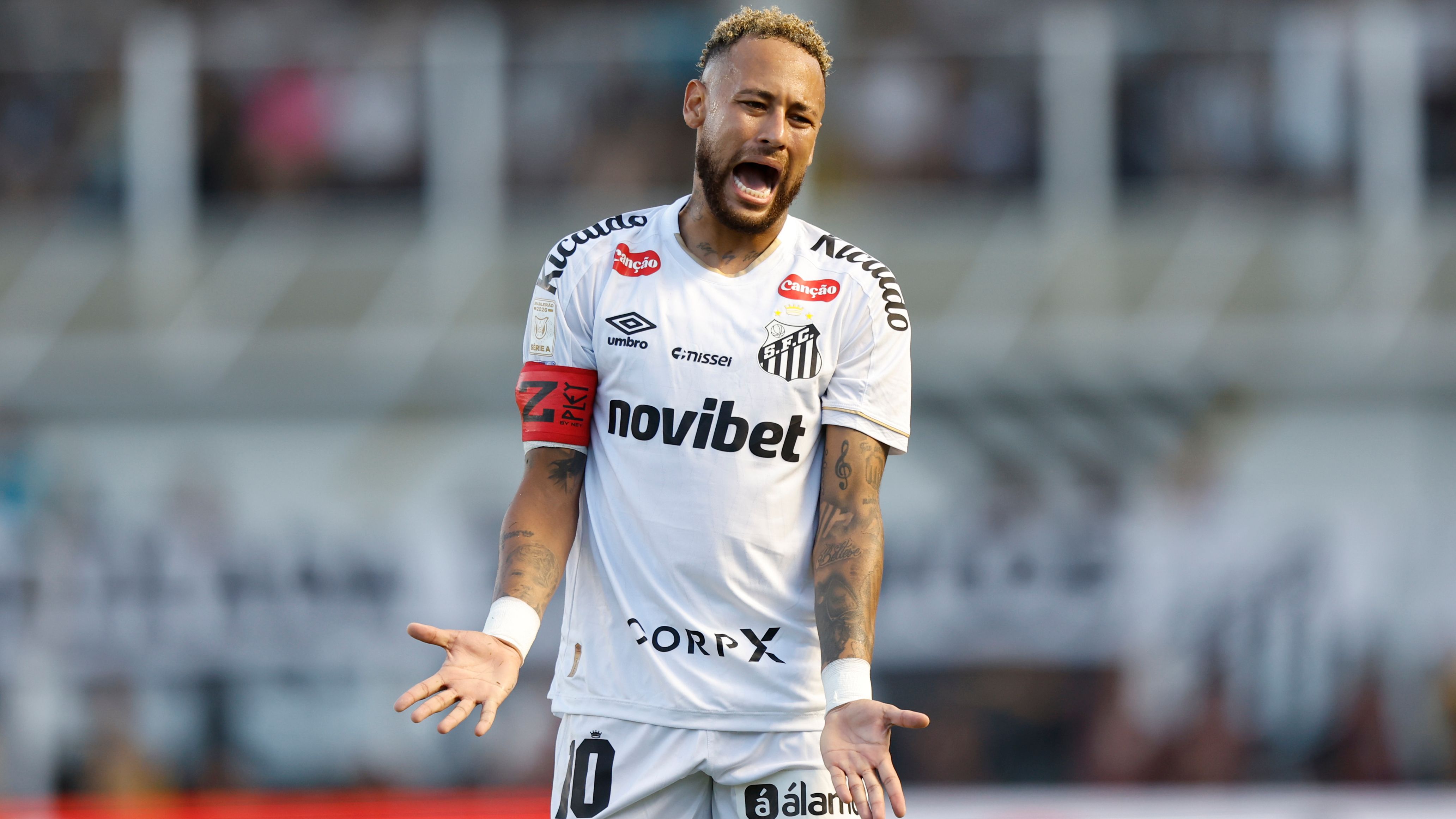 Esplode il caso Neymar: avrebbe colpito con uno schiaffo in allenamento il figlio di Robinho. Il Santos apre un'indagine interna