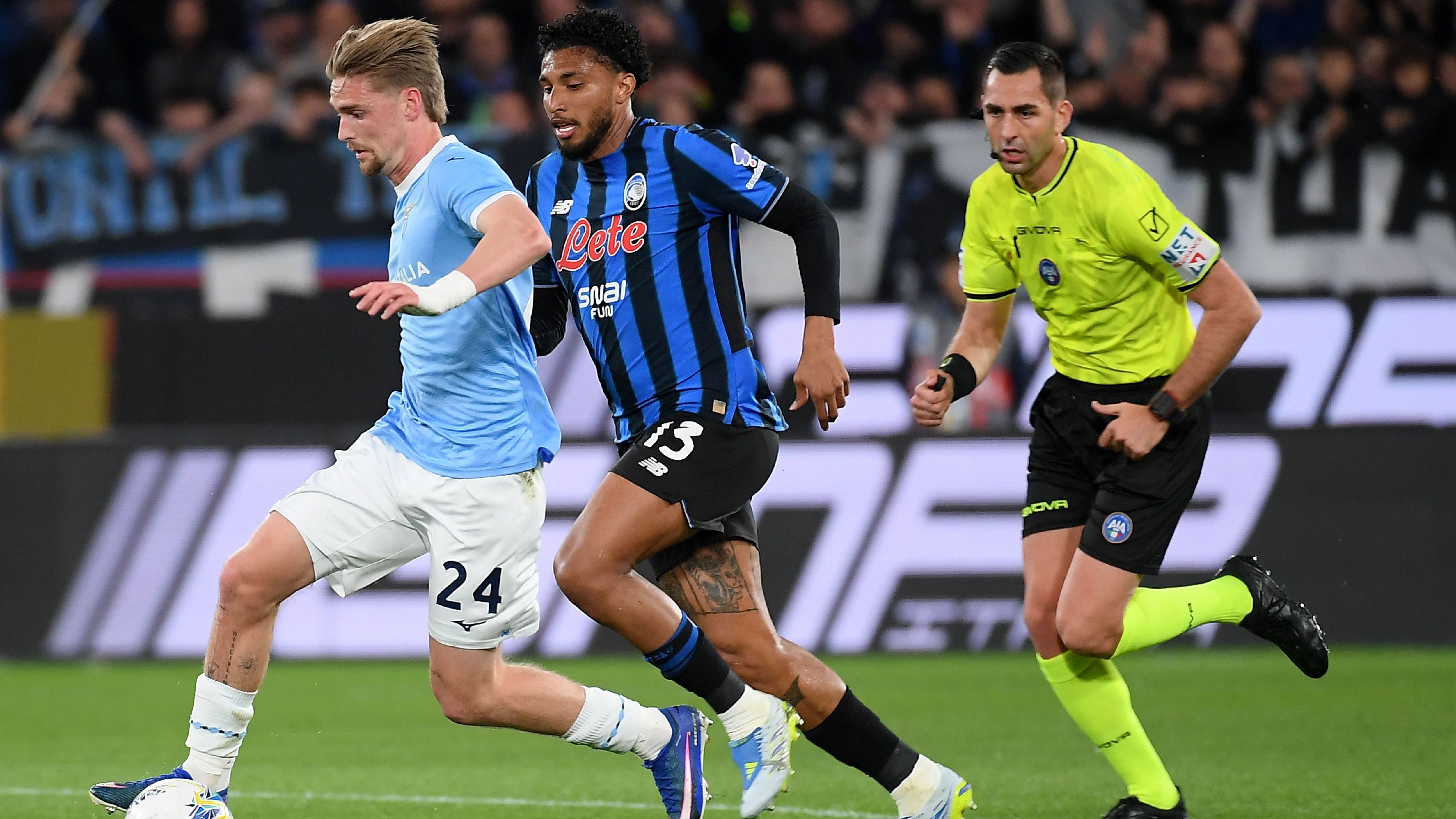 Atalanta-Lazio, perché il goal di Ederson è stato annullato. Poi Noslin chiede un rigore, Raspadori segna ma Zappacosta è in fuorigioco
