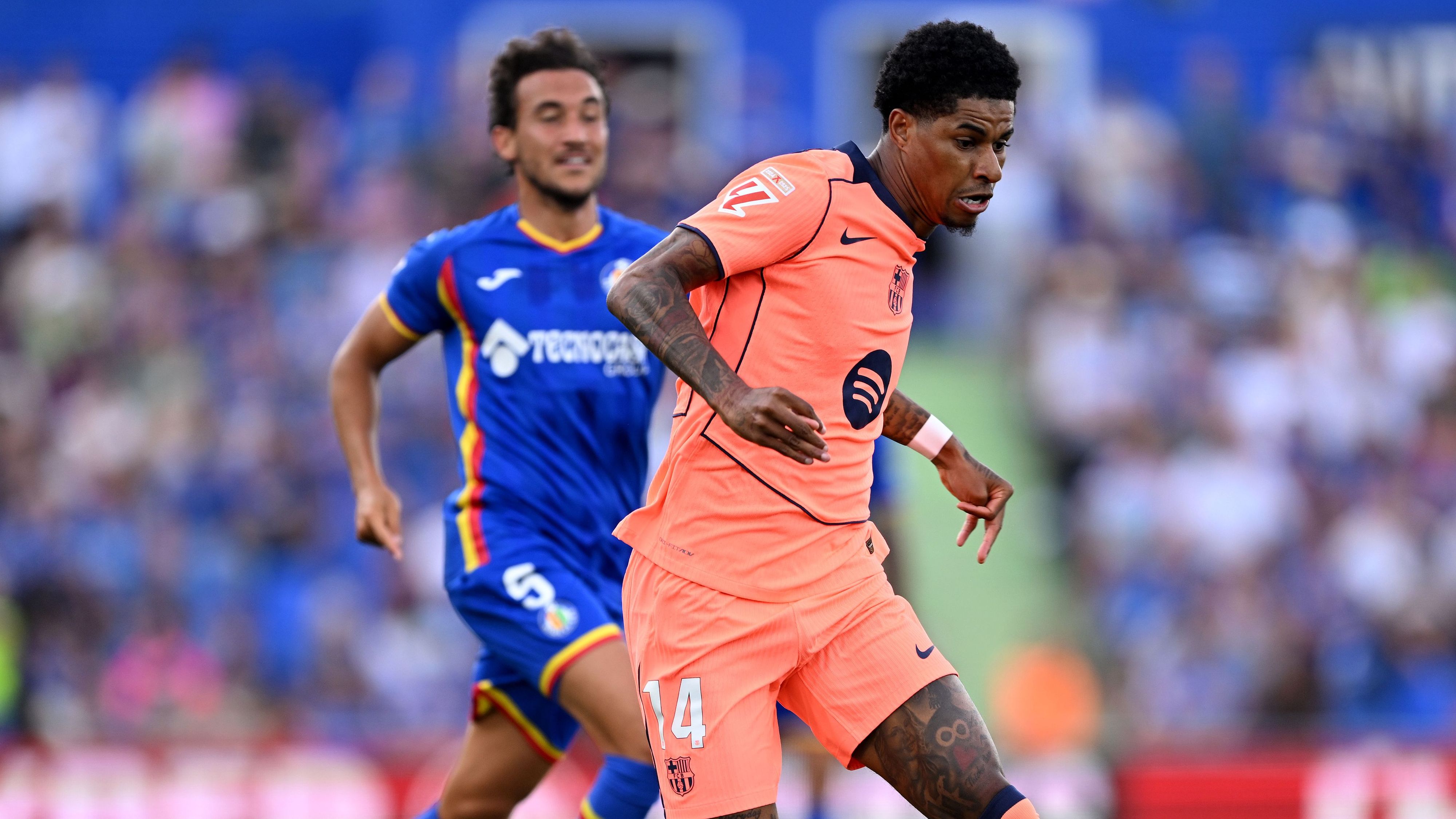 Marcus Rashford preferirebbe guadagnare meno al Barcellona piuttosto che tornare al Manchester United, ma gli è stato chiesto di avere pazienza in questa complessa trattativa di mercato