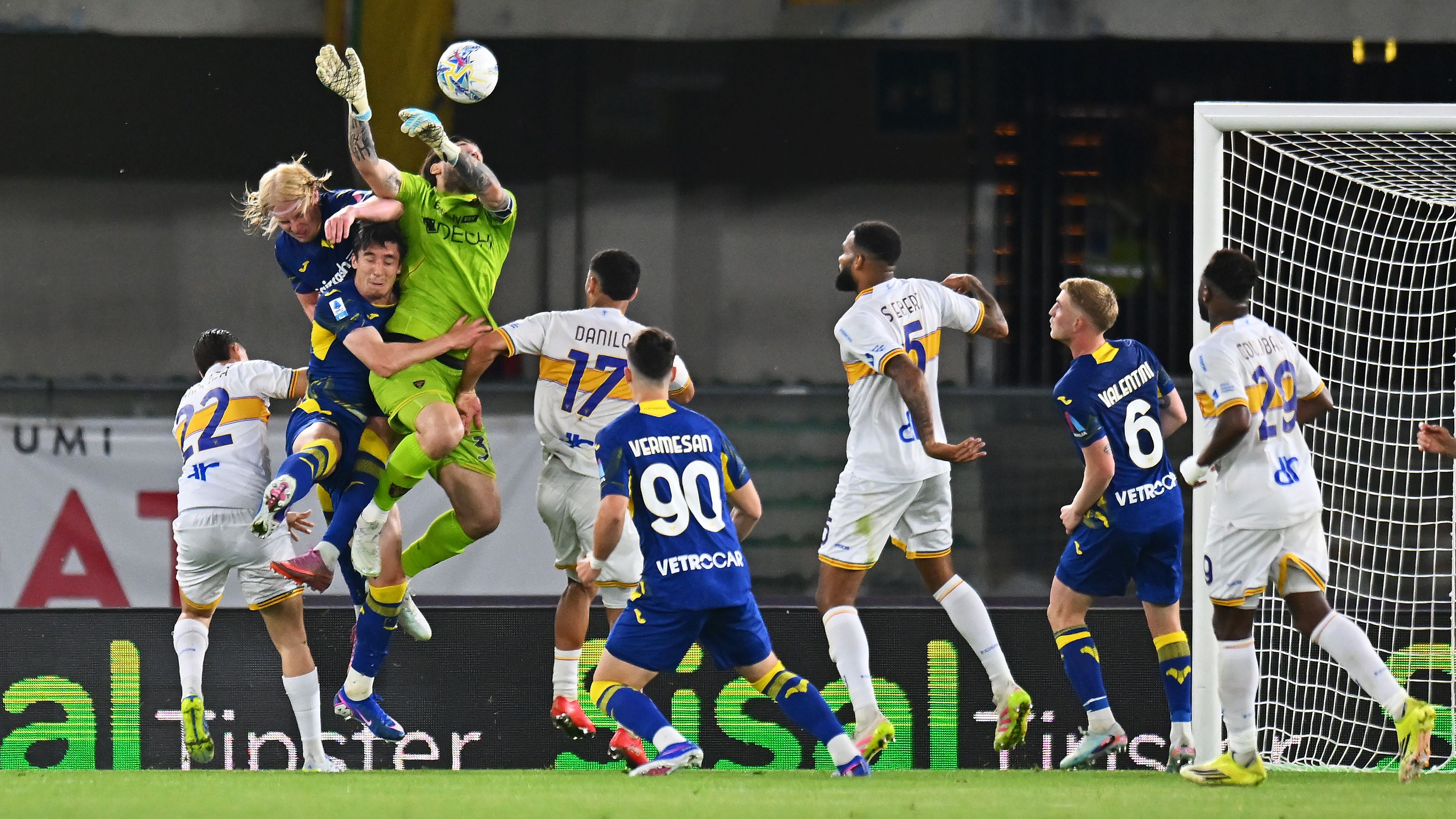 Verona-Lecce: lo 0-0 tiene aperta la corsa salvezza. Nessun verdetto a 4 dalla fine