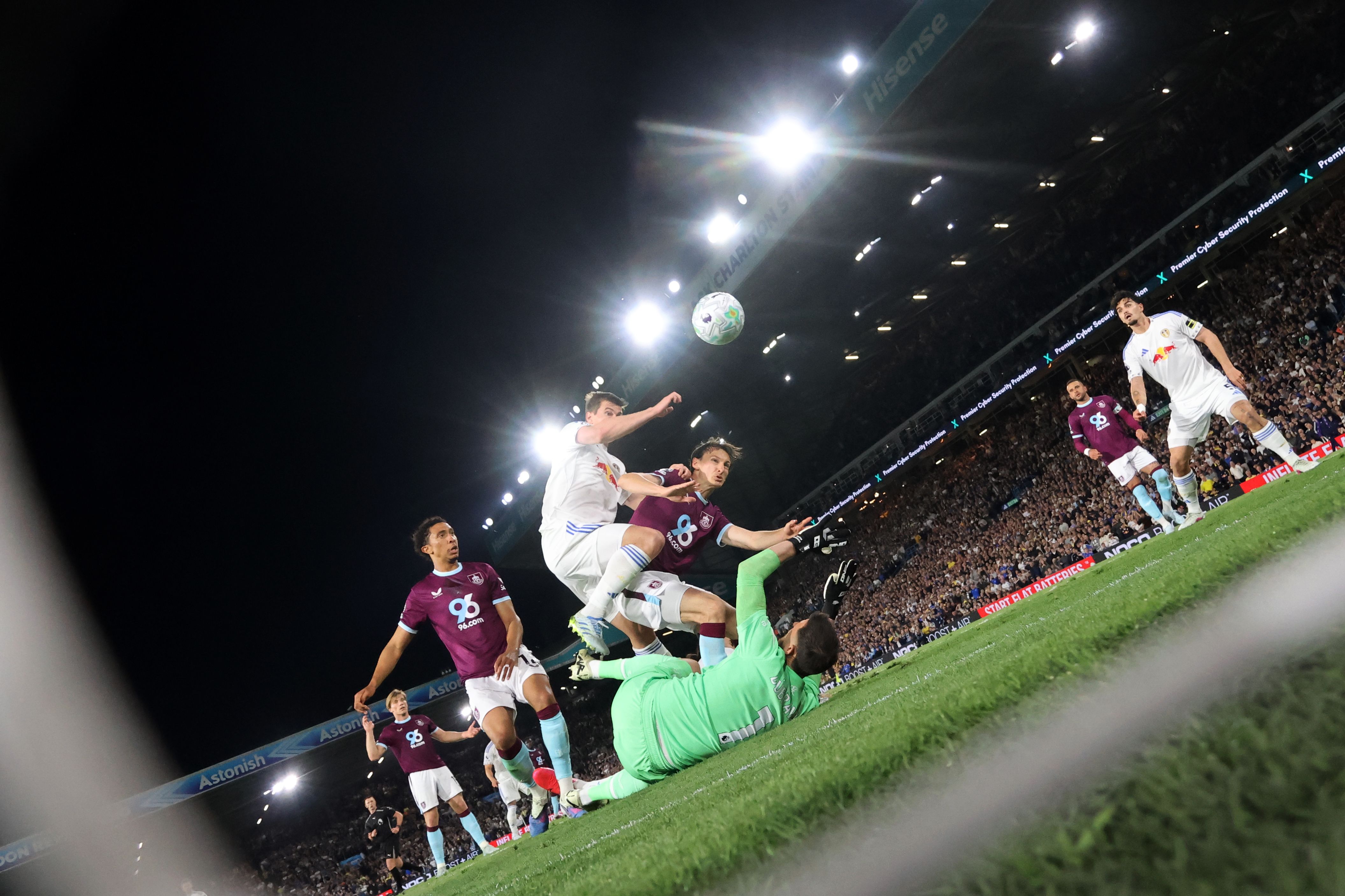 Il Leeds batte Micheal Jackson e si salva, a Elland Road suonano 