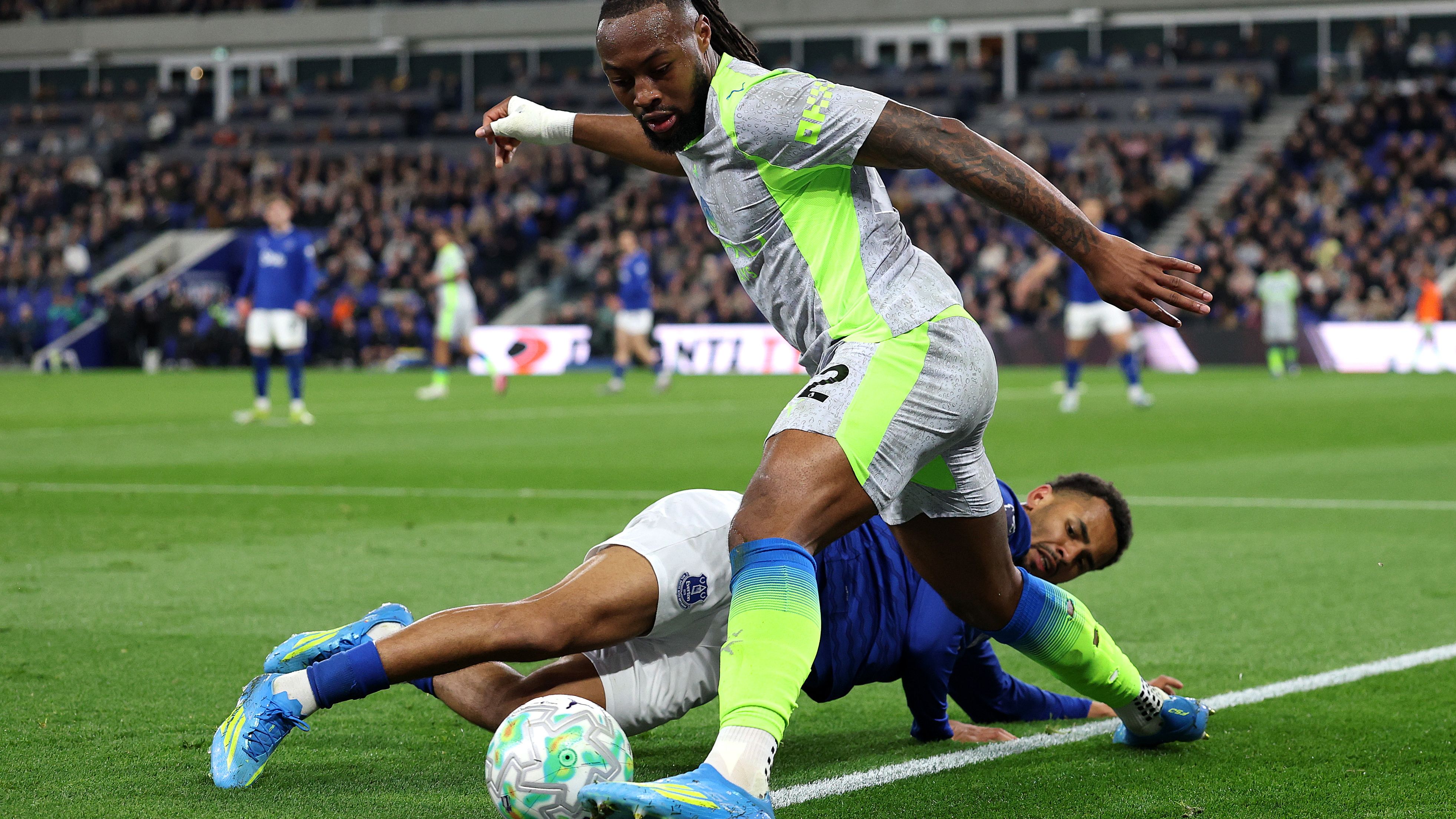 Manchester City, insulti razzisti a Semenyo da un tifoso dell'Everton e a Guehi sui social
