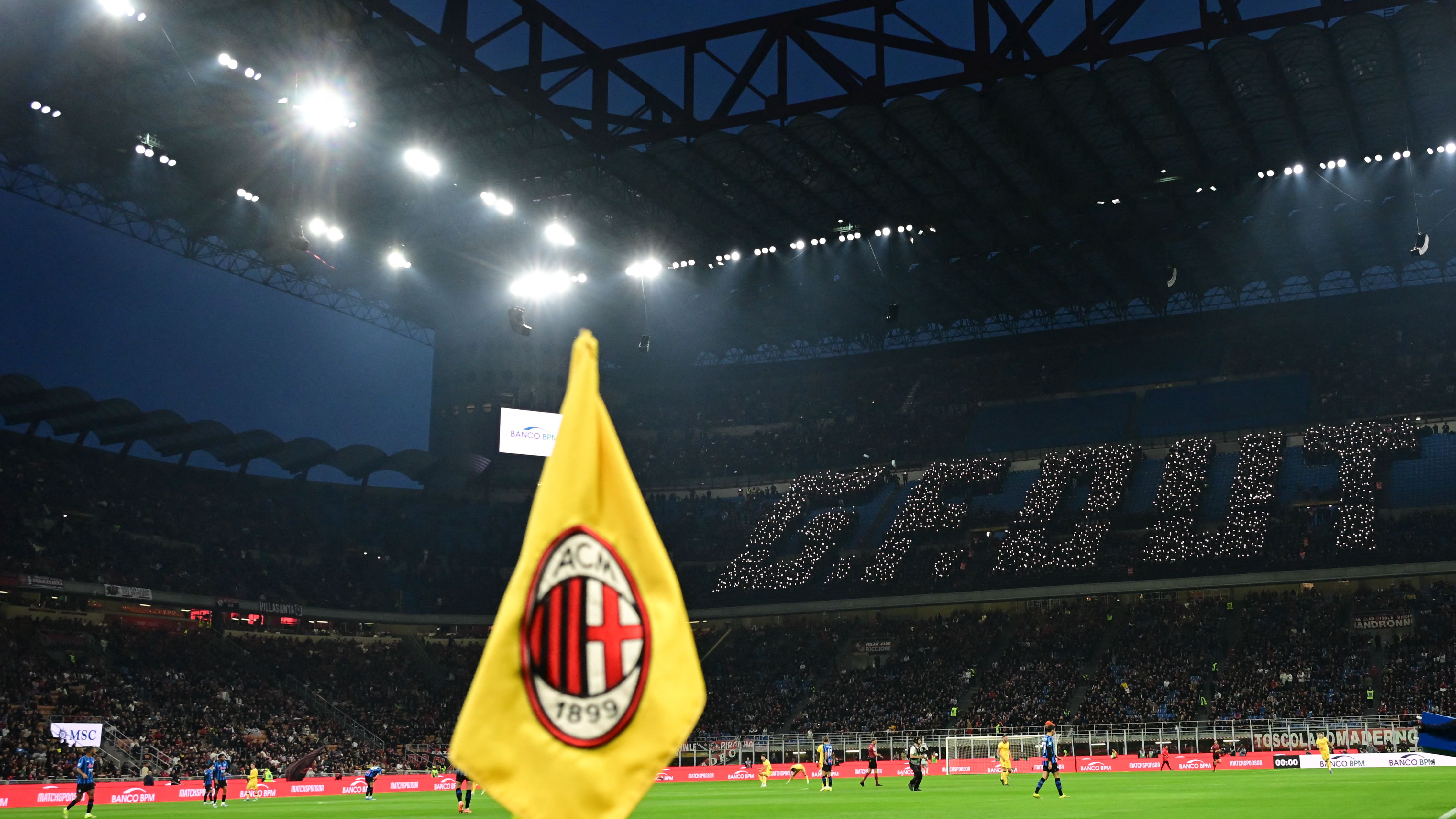 Milan, la reazione di Furlani alla contestazione della Curva Sud: "Bello, eh?"