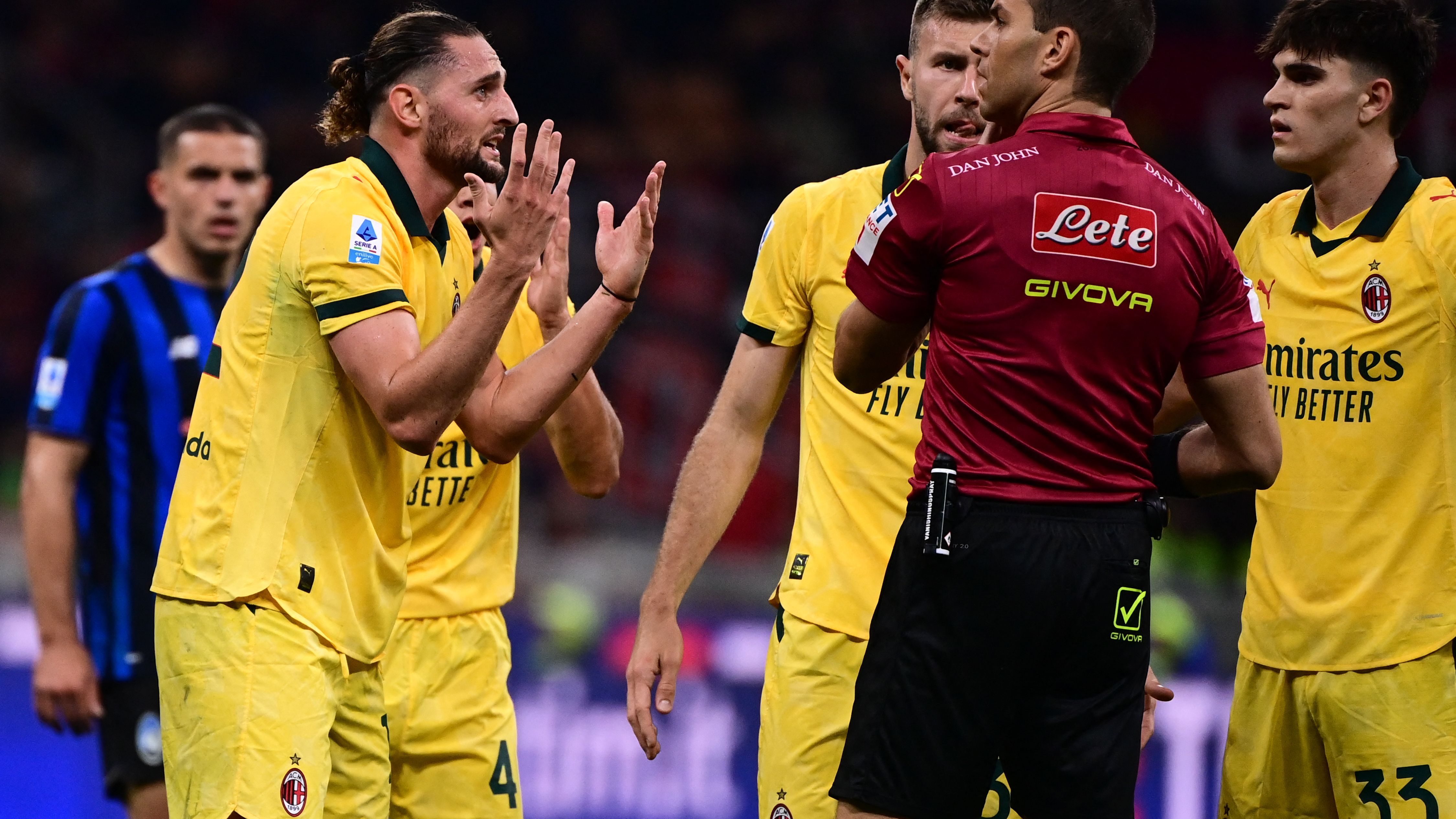 Milan-Atalanta, le pagelle di CM: Maignan non para più, De Winter disastroso. Fischi per Leao