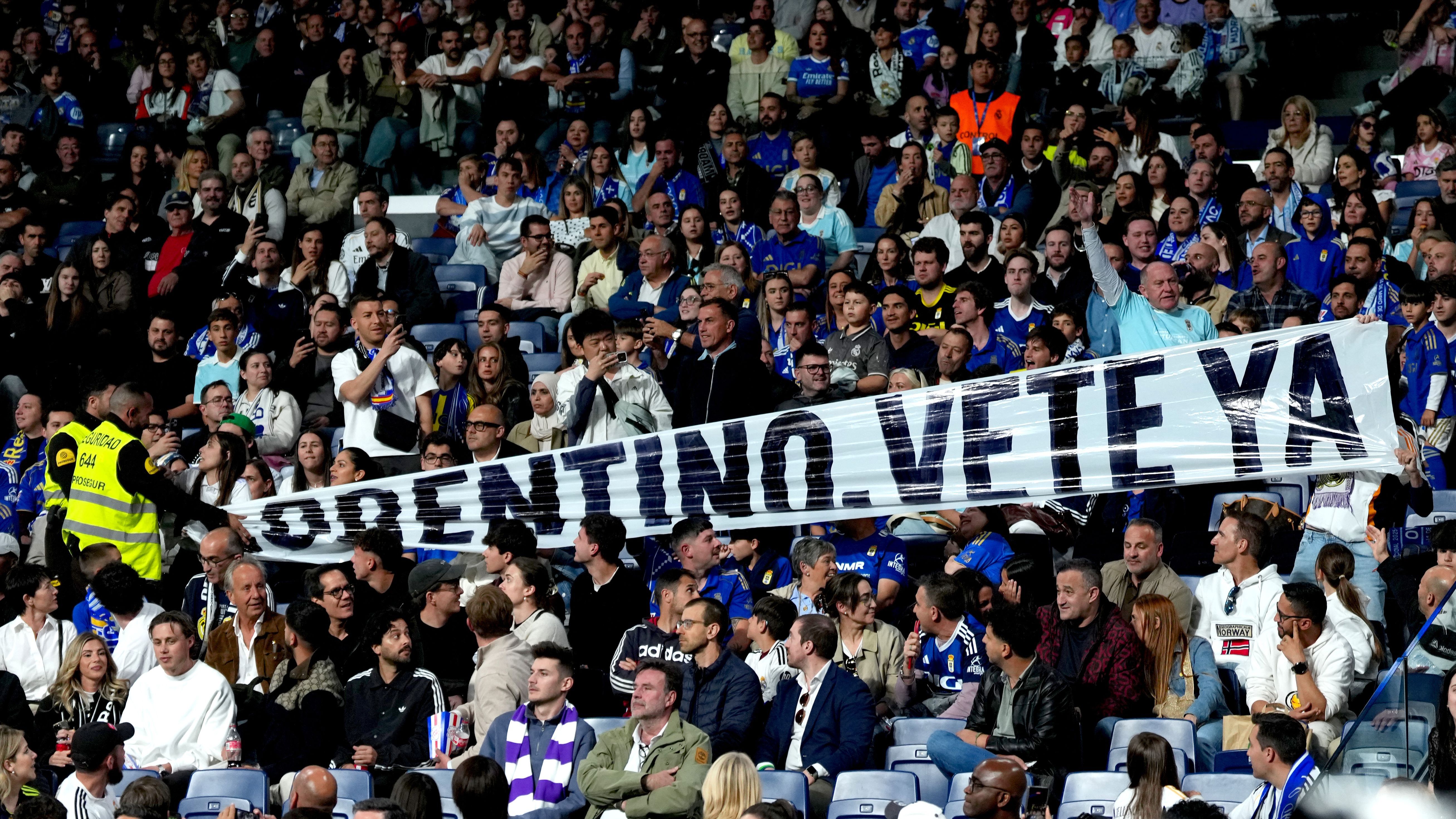Real Madrid contestato al Bernabeu: striscioni contro Florentino Perez e fischi alla squadra, Mbappé il più bersagliato