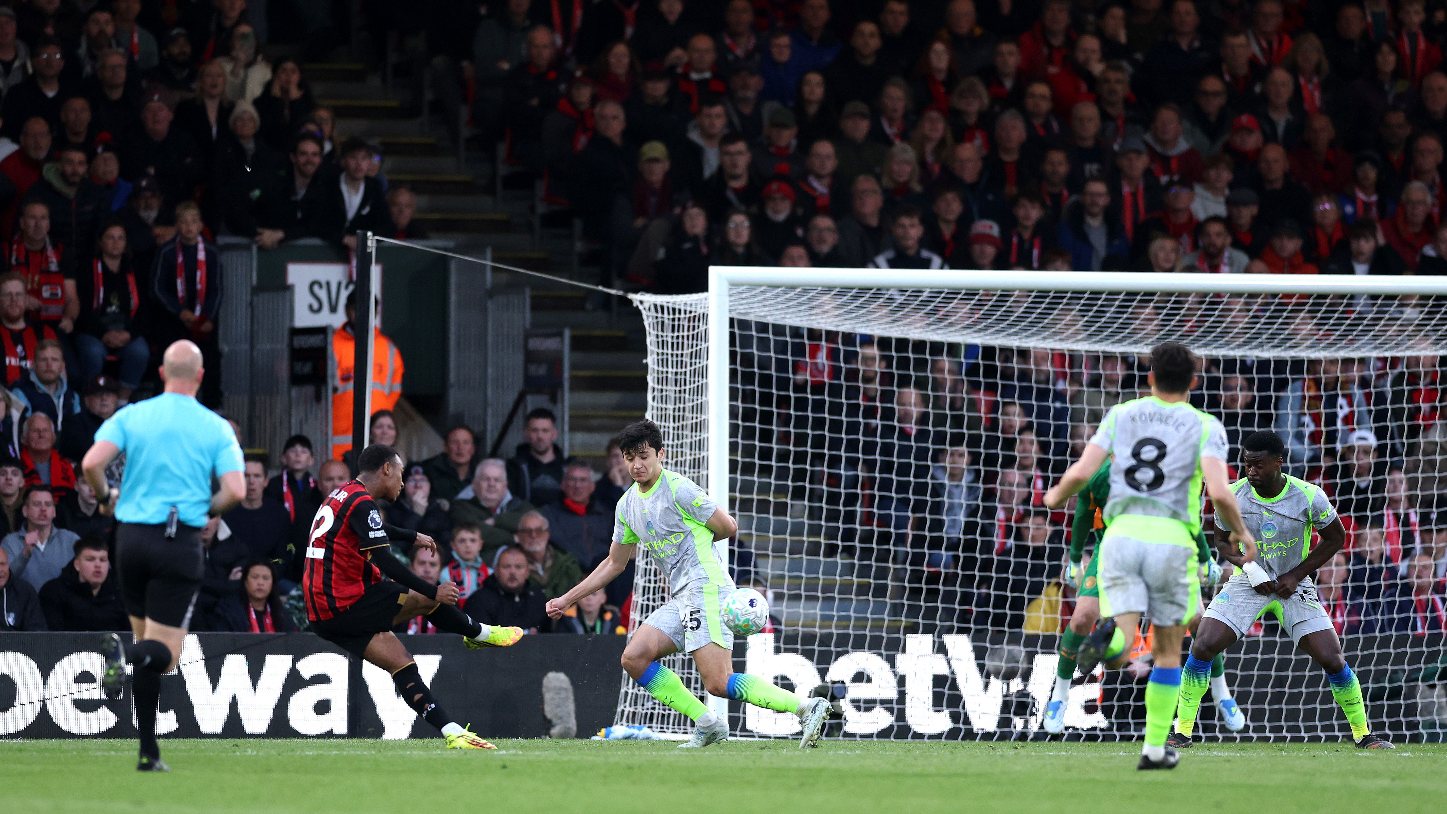 Premier League LIVE: Bournemouth-Manchester City sull'1-0 e così l'Arsenal sarebbe campione, Chelsea-Tottenham sullo 0-0