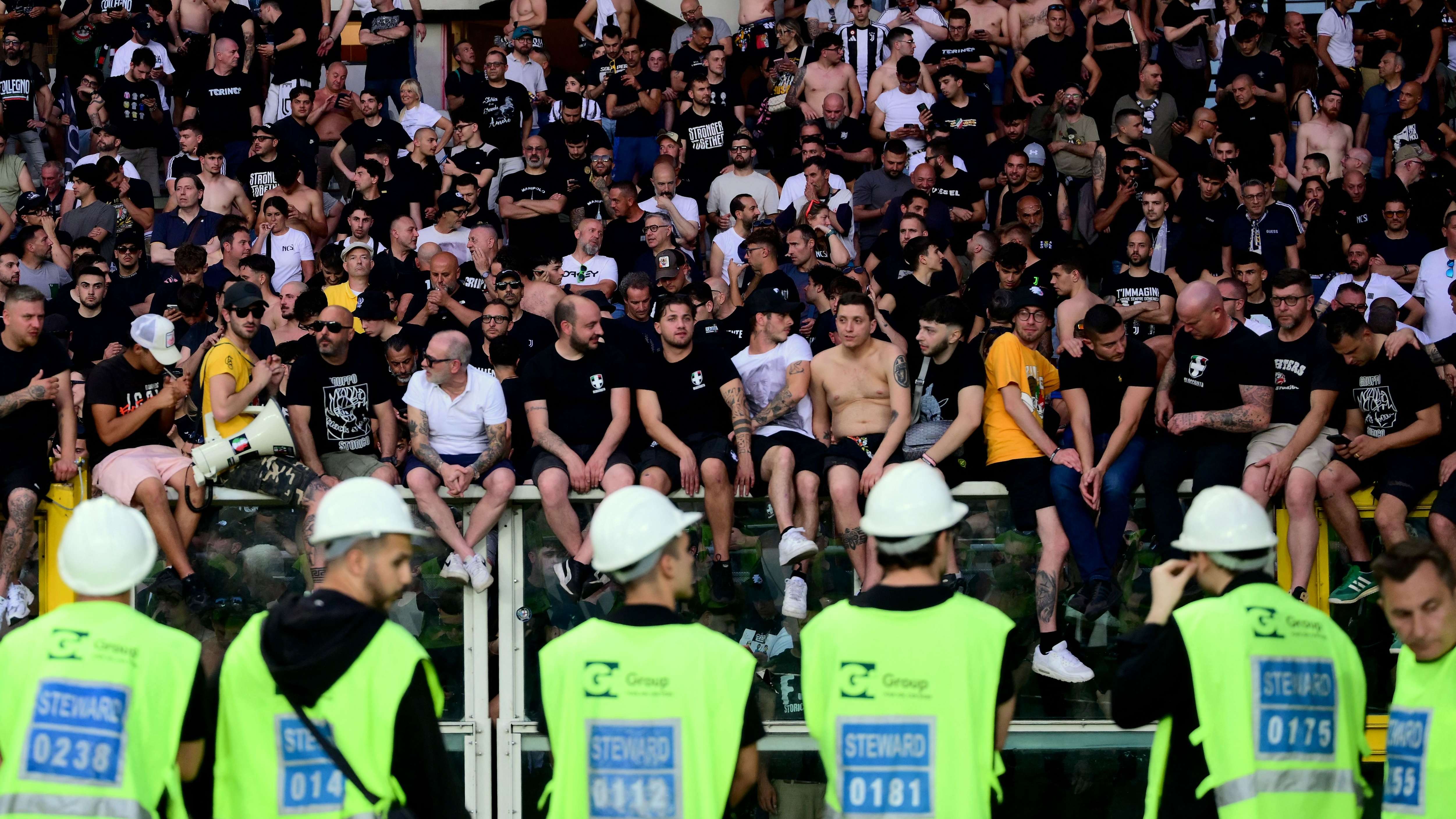 https://assets.calciomercato.com/images/v3/getty-2277482213/crop/MM5DKMBQGQ5DEOBRGU5G433XMU5DAORSGYYQ====/GettyImages-2277482213.jpg?quality=60&auto=webp&format=pjpg Tifoso ferito prima di Toro-Juve: chiesti i domiciliari per l’agente
