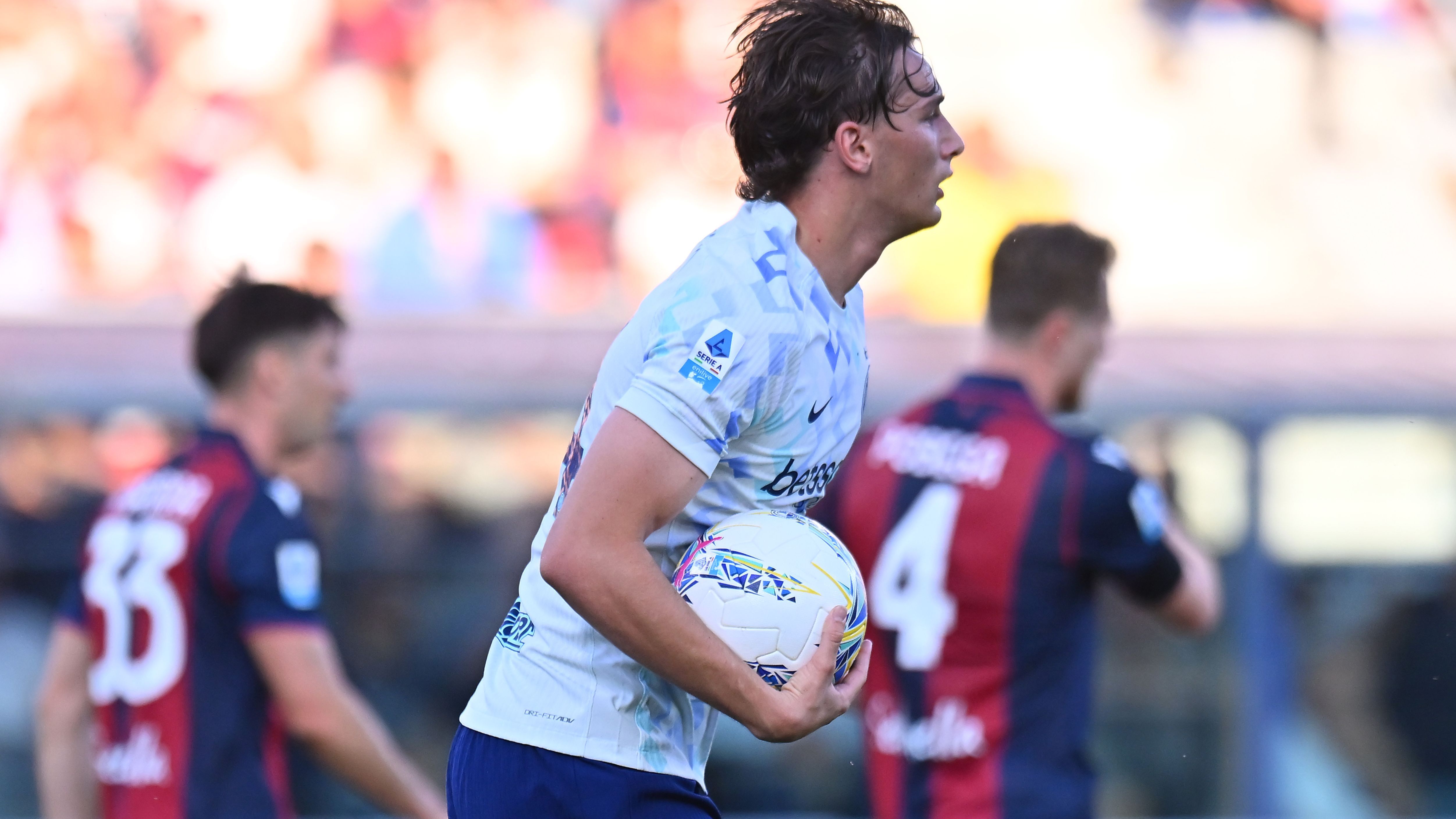 L'Inter chiude la stagione con uno scoppiettante 3-3 a Bologna: Diouf protagonista assoluto, Esposito in goal
