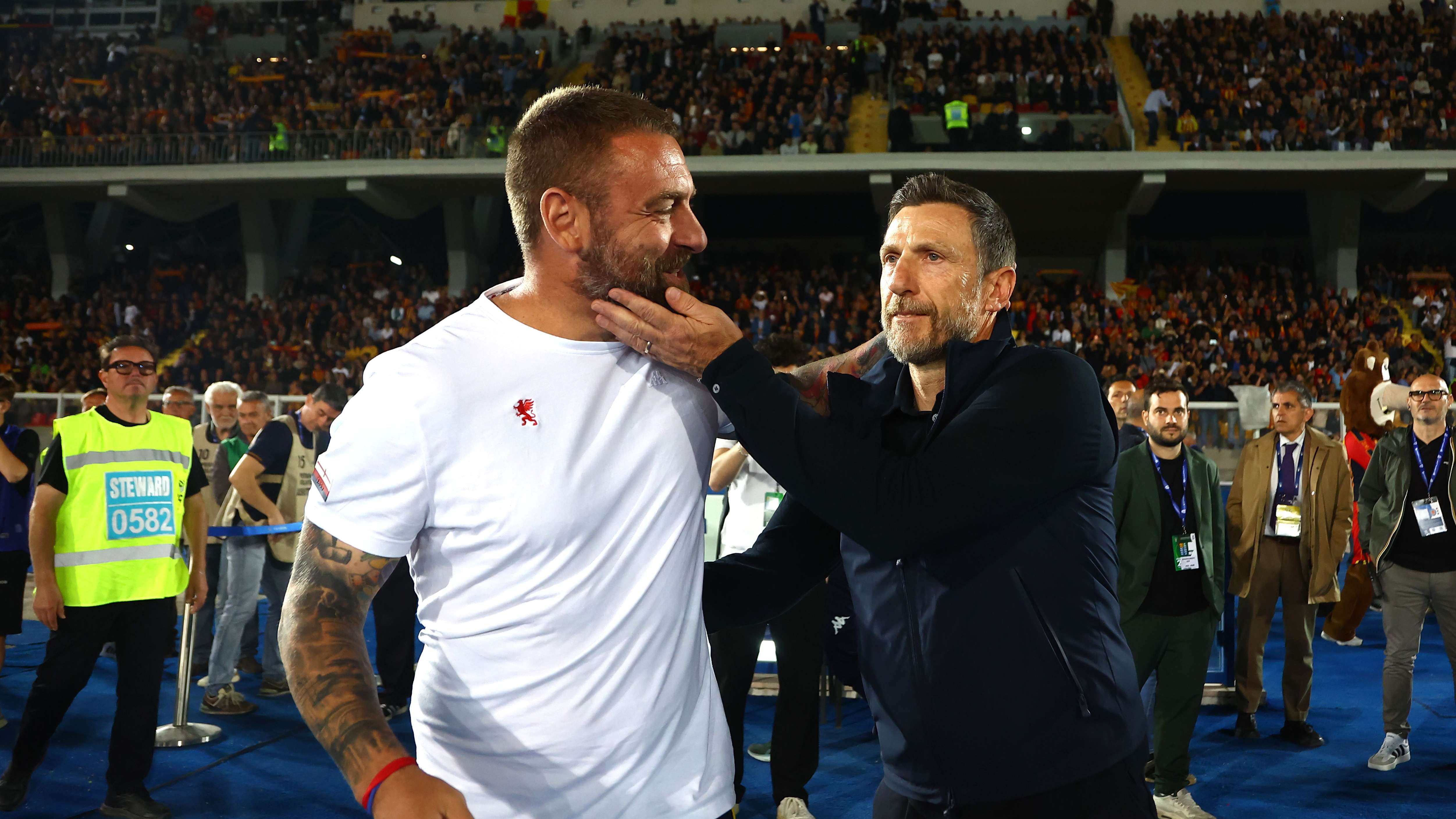 https://assets.calciomercato.com/images/v3/getty-2278011603/crop/MM5DKMBQGU5DEOBRGU5G433XMU5DAORSGYYA====/GettyImages-2278011603.jpg?quality=60&auto=webp&format=pjpg De Rossi resta al Genoa, Bologna tra Di Francesco e Tedesco: il punto sulle panchine