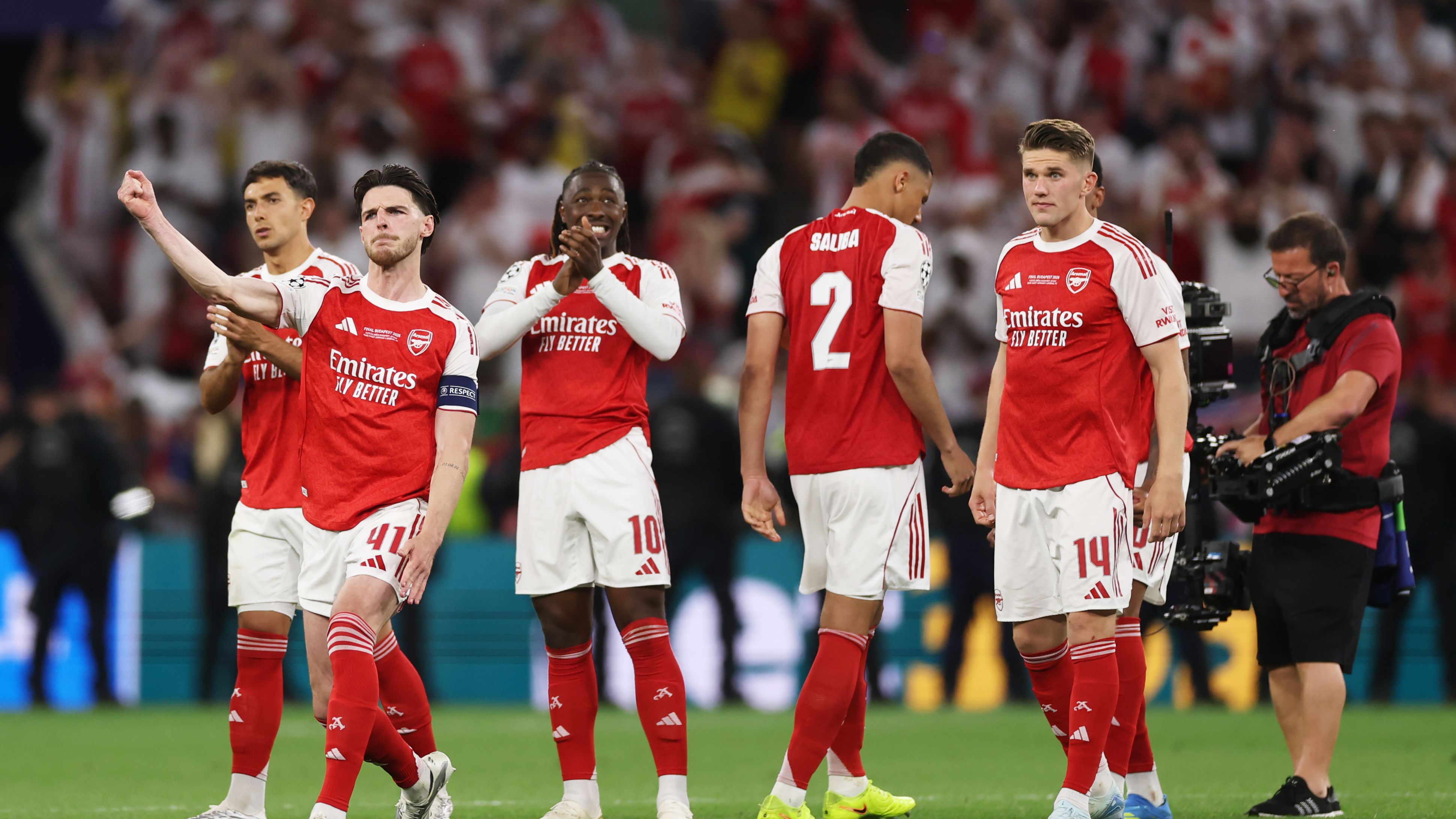 Dopo la sconfitta in Champions League, i giocatori dell'Arsenal sono stati chiamati 