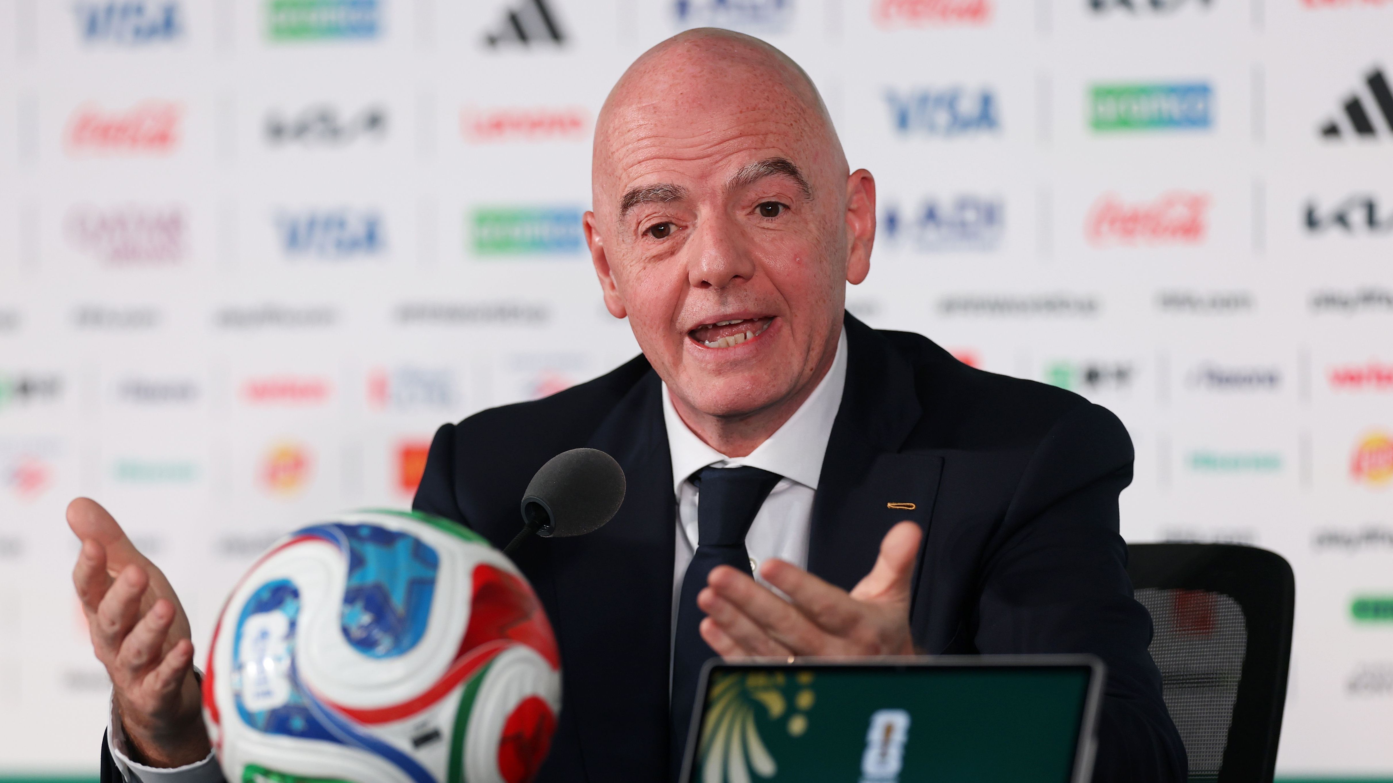 Infantino: "Avrei guidato io stesso il pullman dell'Iran da 
