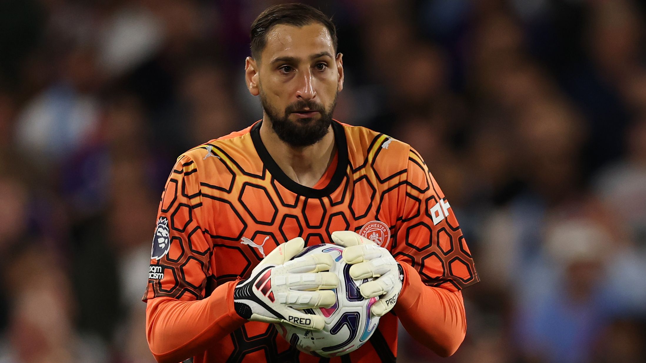 Manchester City, che brivido per Donnarumma: rischia di regalare un goal al Coventry