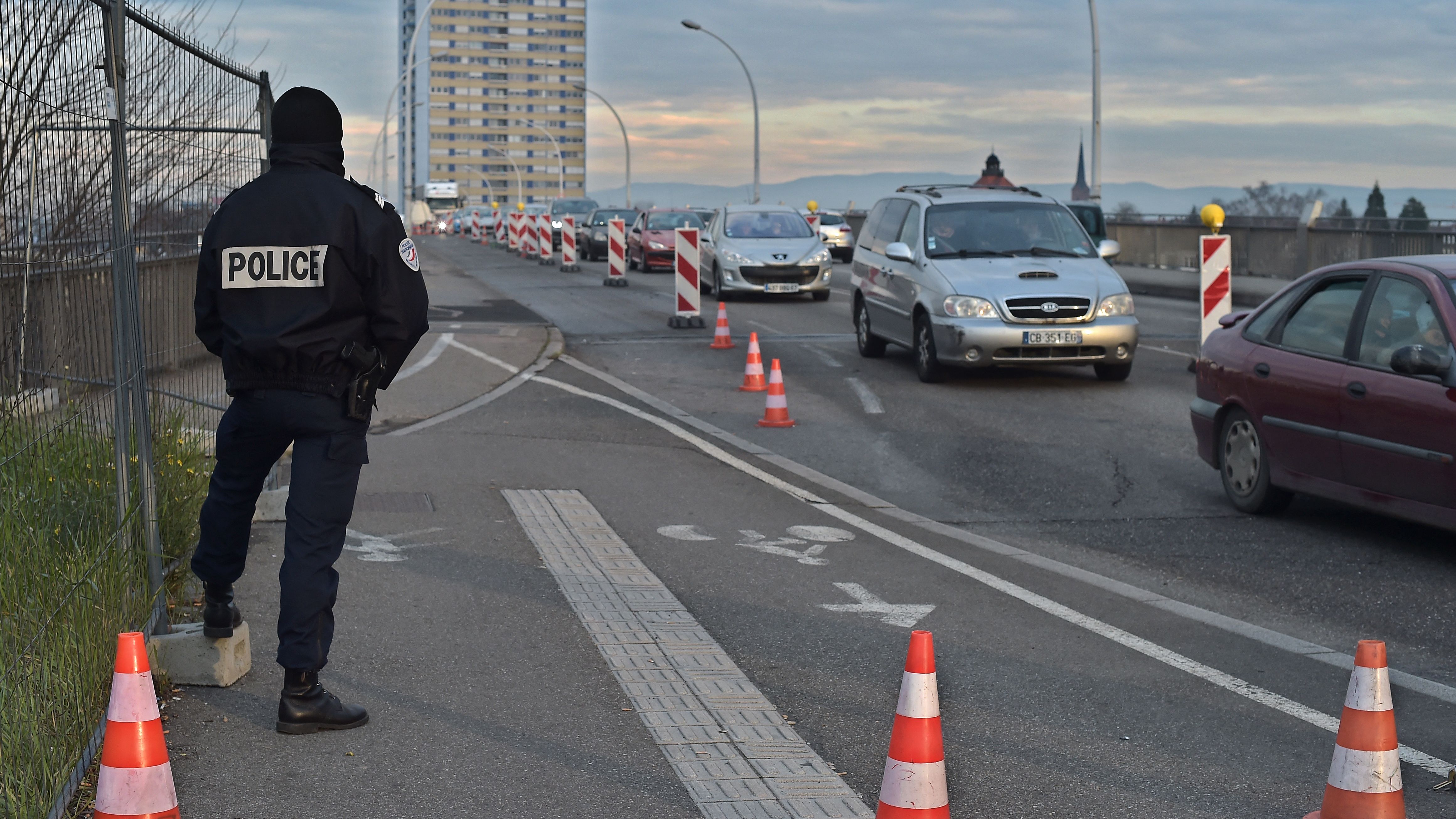 Scontri in autostrada tra tifosi di Napoli e Lazio: sequestrati bastoni e coltelli da cucina