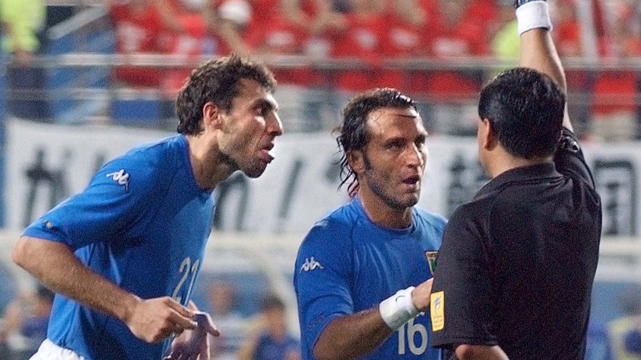 Italian forward Christian Vieri (L) and teammate A