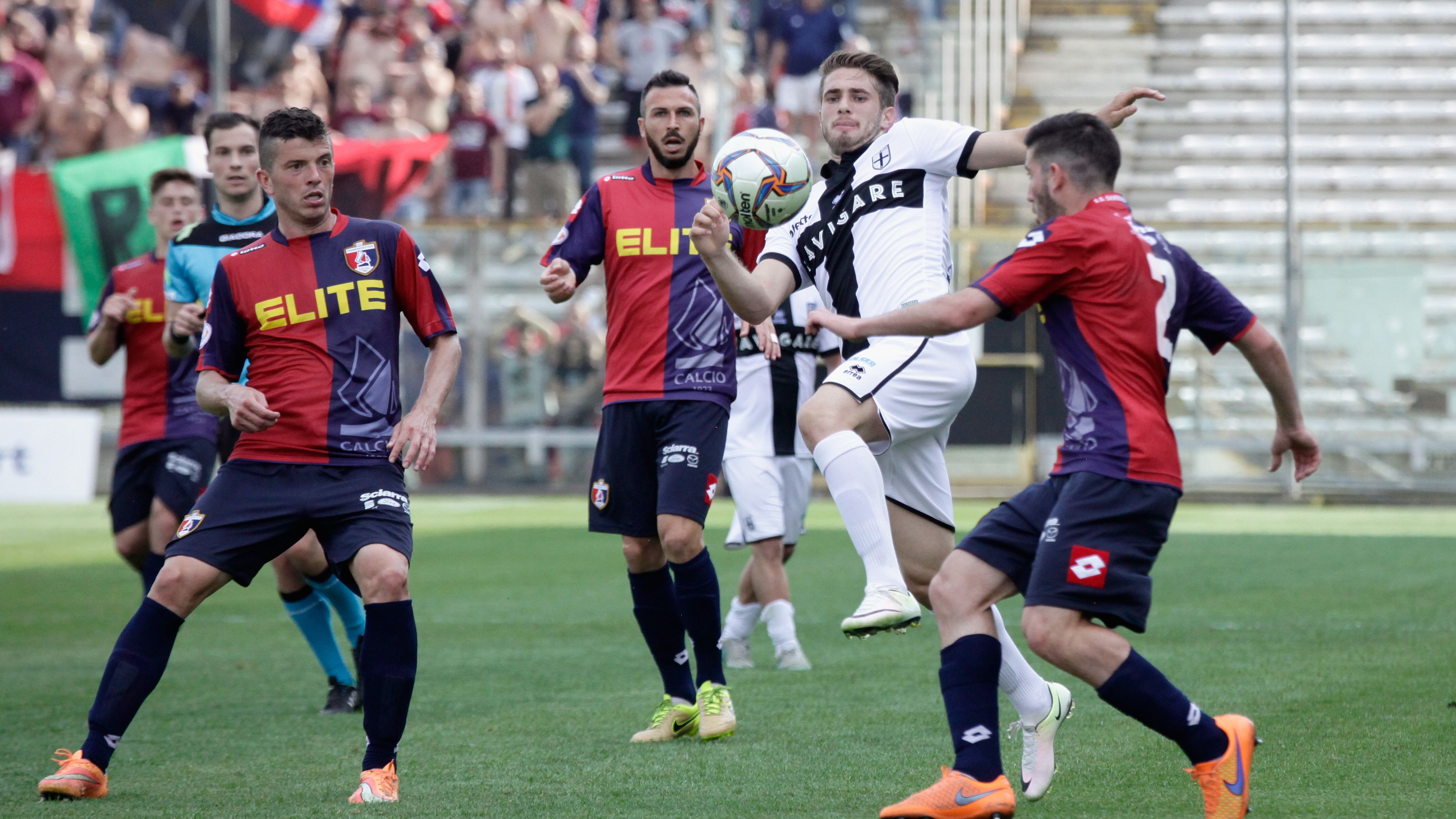 Il miracolo della Sambenedettese: rimonta la Vis Pesaro con due goal in un minuto al 99' ed evita i playout in Serie C