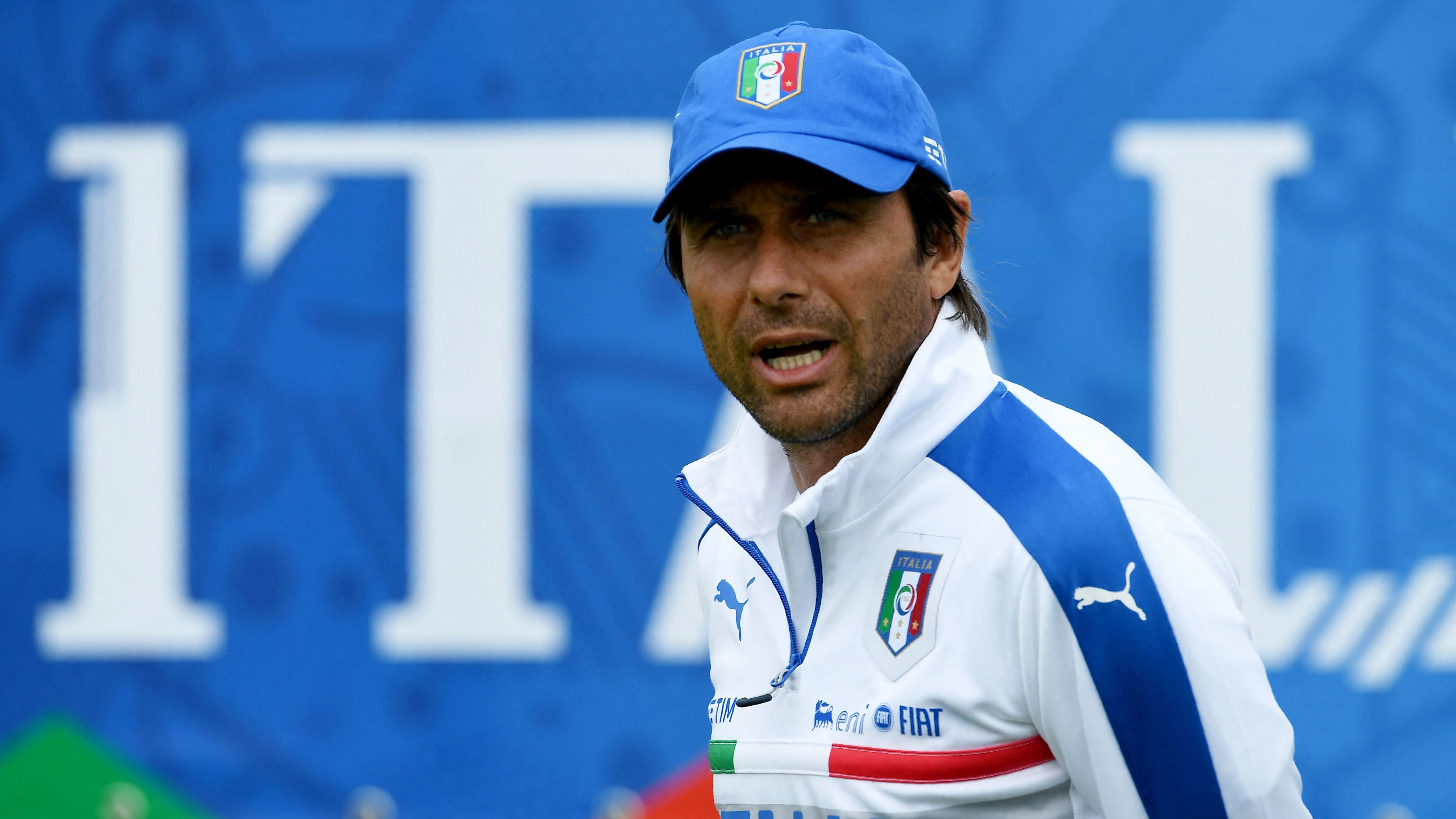 Panchina Italia, parla il vice di Conte Stellini: "Stiamo trattando con la Nazionale". Testa a testa con Mancini