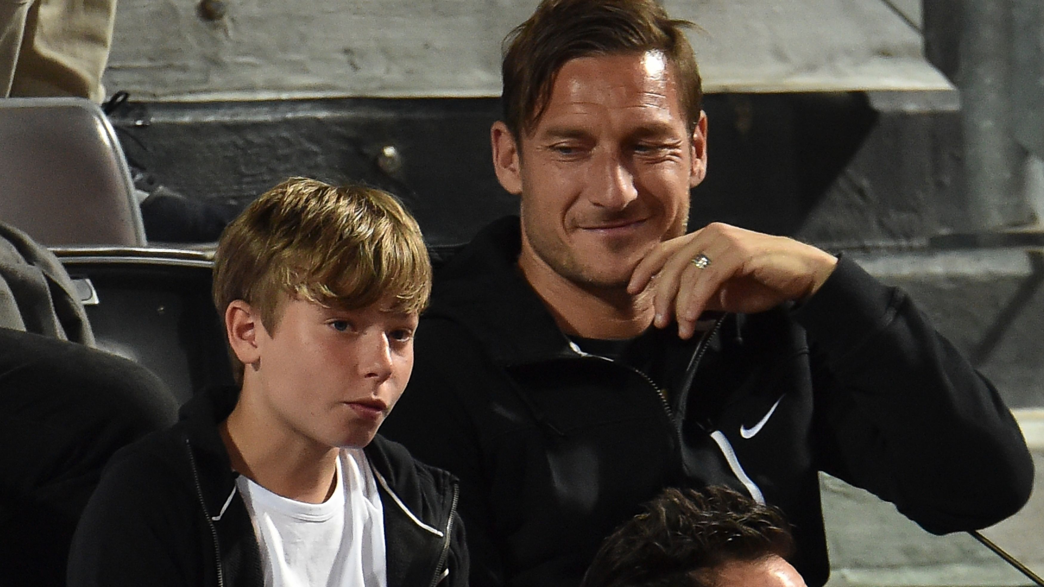 Francesco Totti e il pugno in faccia a Colonnese: il figlio Cristian, la maxi squalifica e le insinuazioni del difensore, cos'era successo
